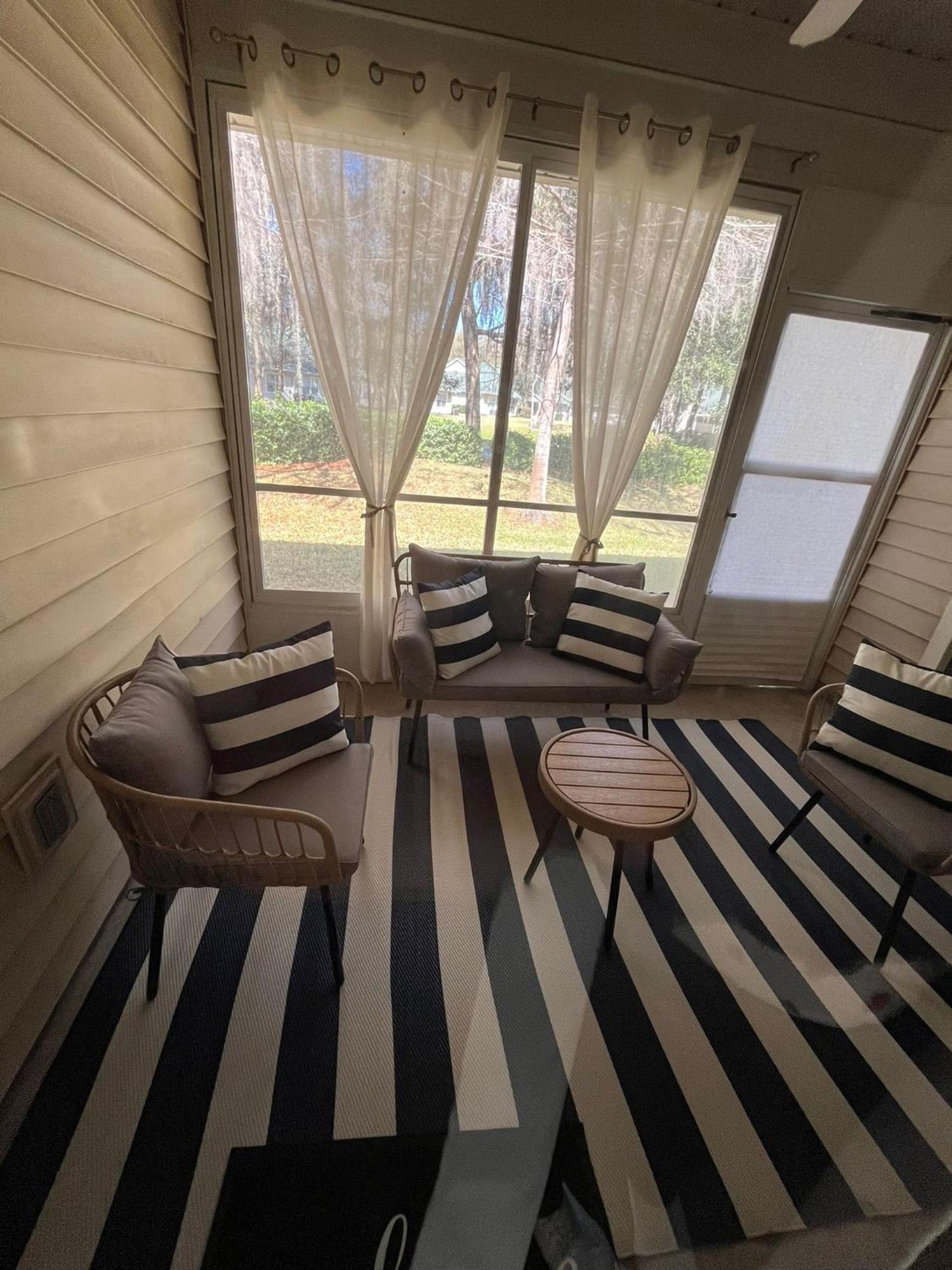 Apartment Relaxing 2b/2b With Office Nook, Pool, Gym, Sauna, Walk-in Closets, Lanai, 1 Car Garage Gainesville