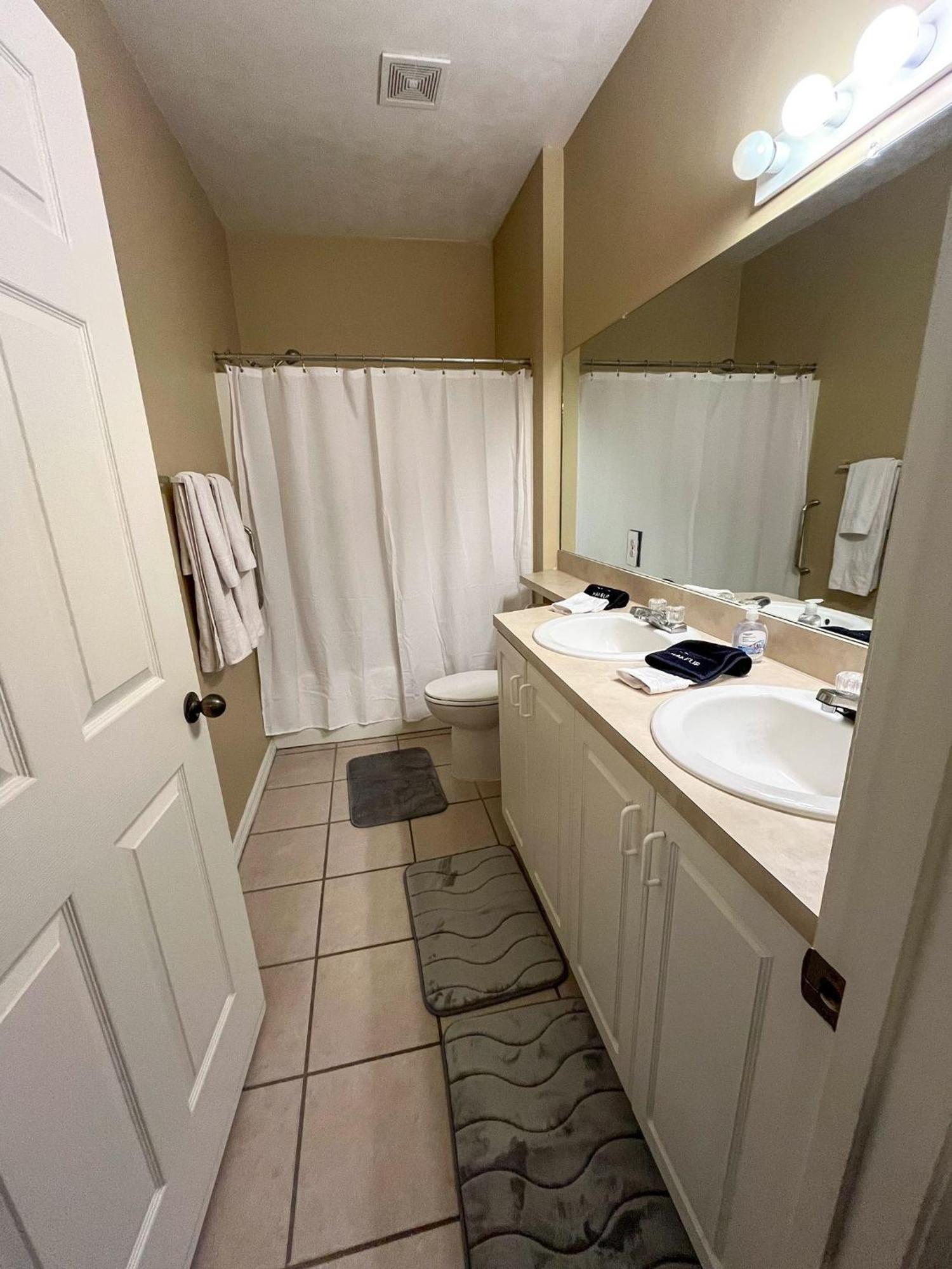 Relaxing 2b/2b With Office Nook, Pool, Gym, Sauna, Walk-in Closets, Lanai, 1 Car Garage * Gainesville