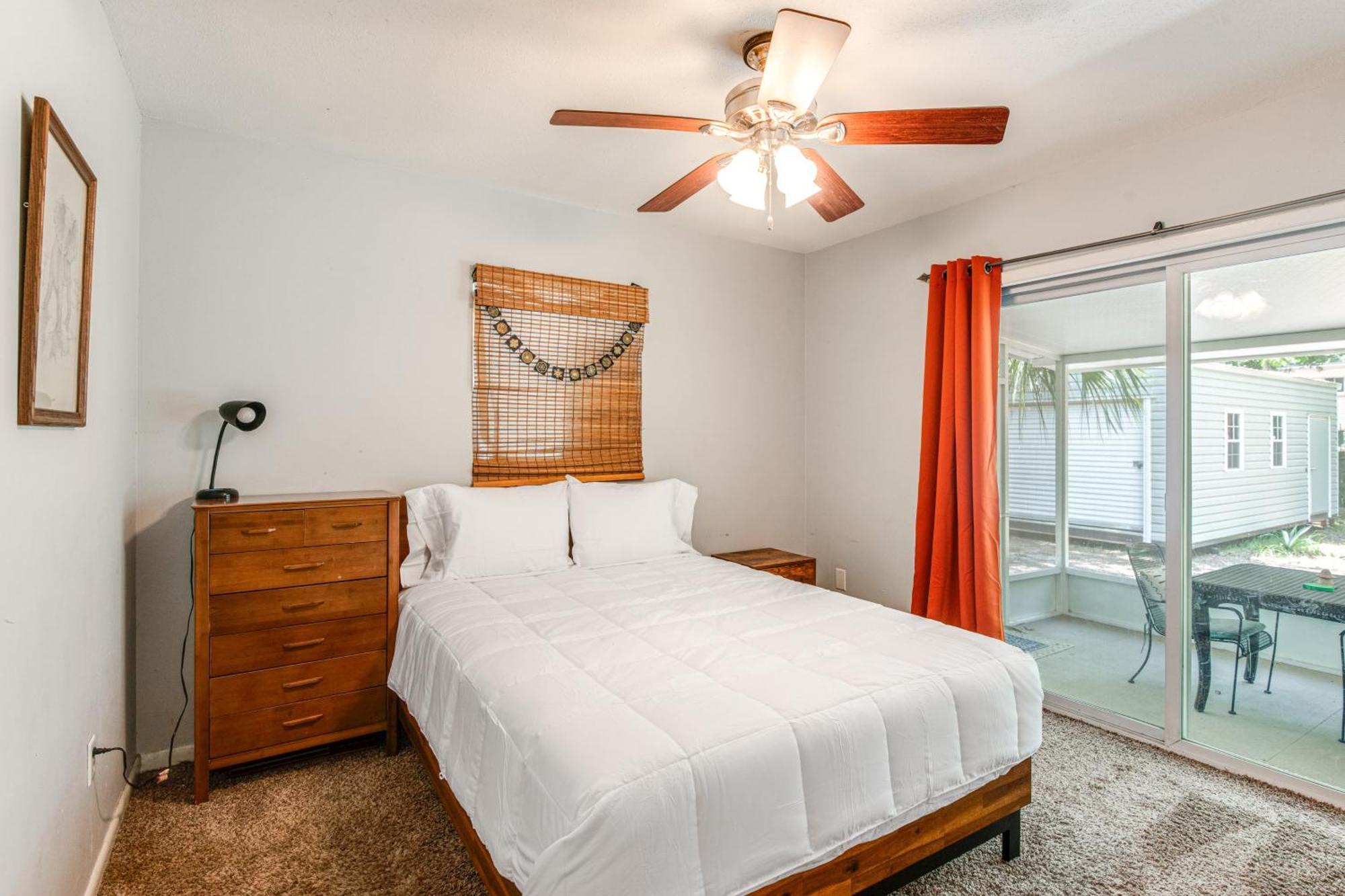Mid-century Getaway 3 Mi To Uf Campus Holiday home
