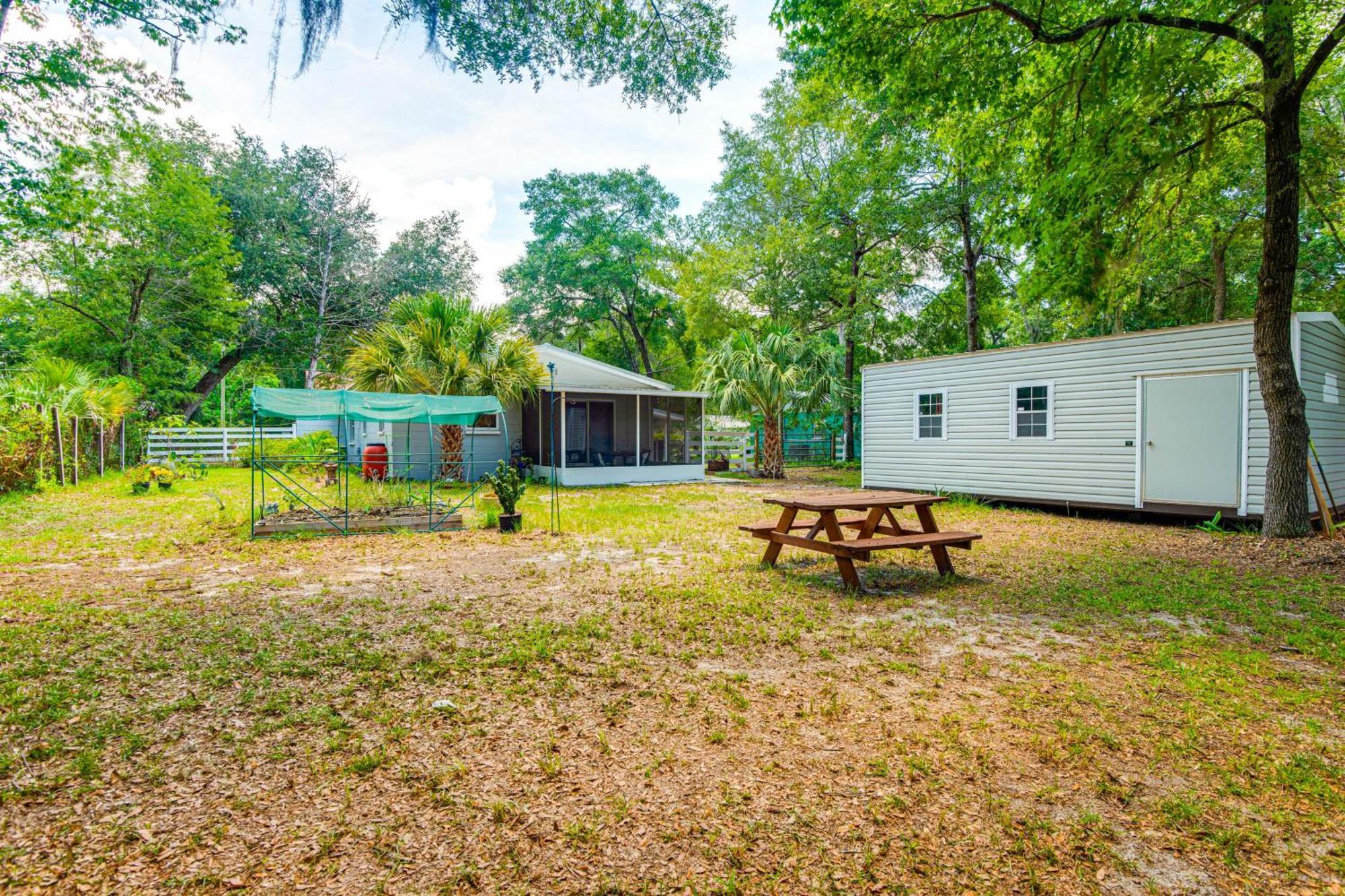 Holiday home Mid-century Getaway 3 Mi To Uf Campus *