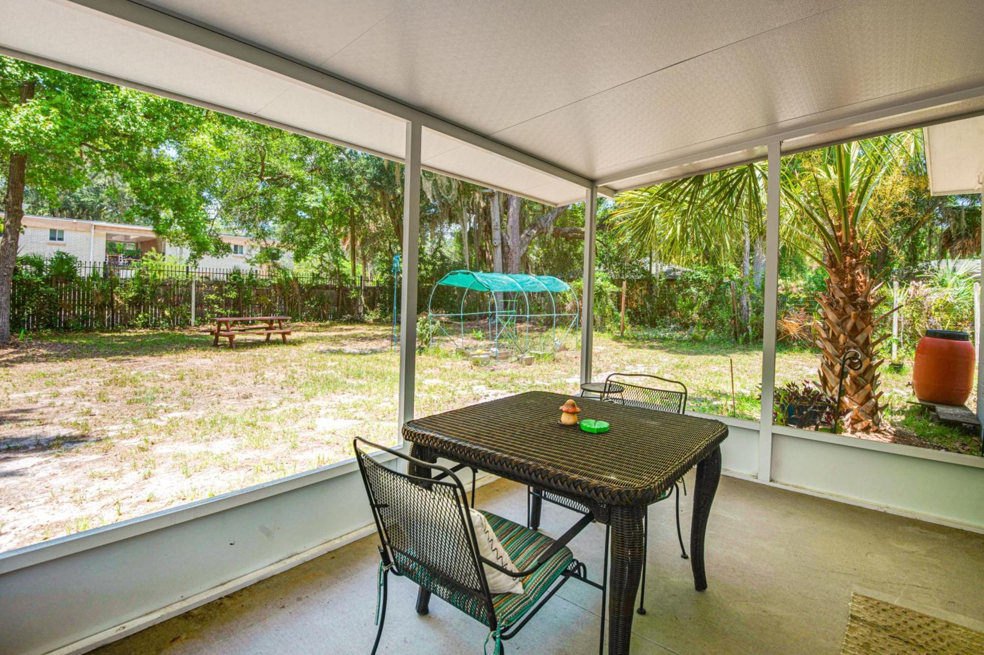 Holiday home Mid-century Getaway 3 Mi To Uf Campus *