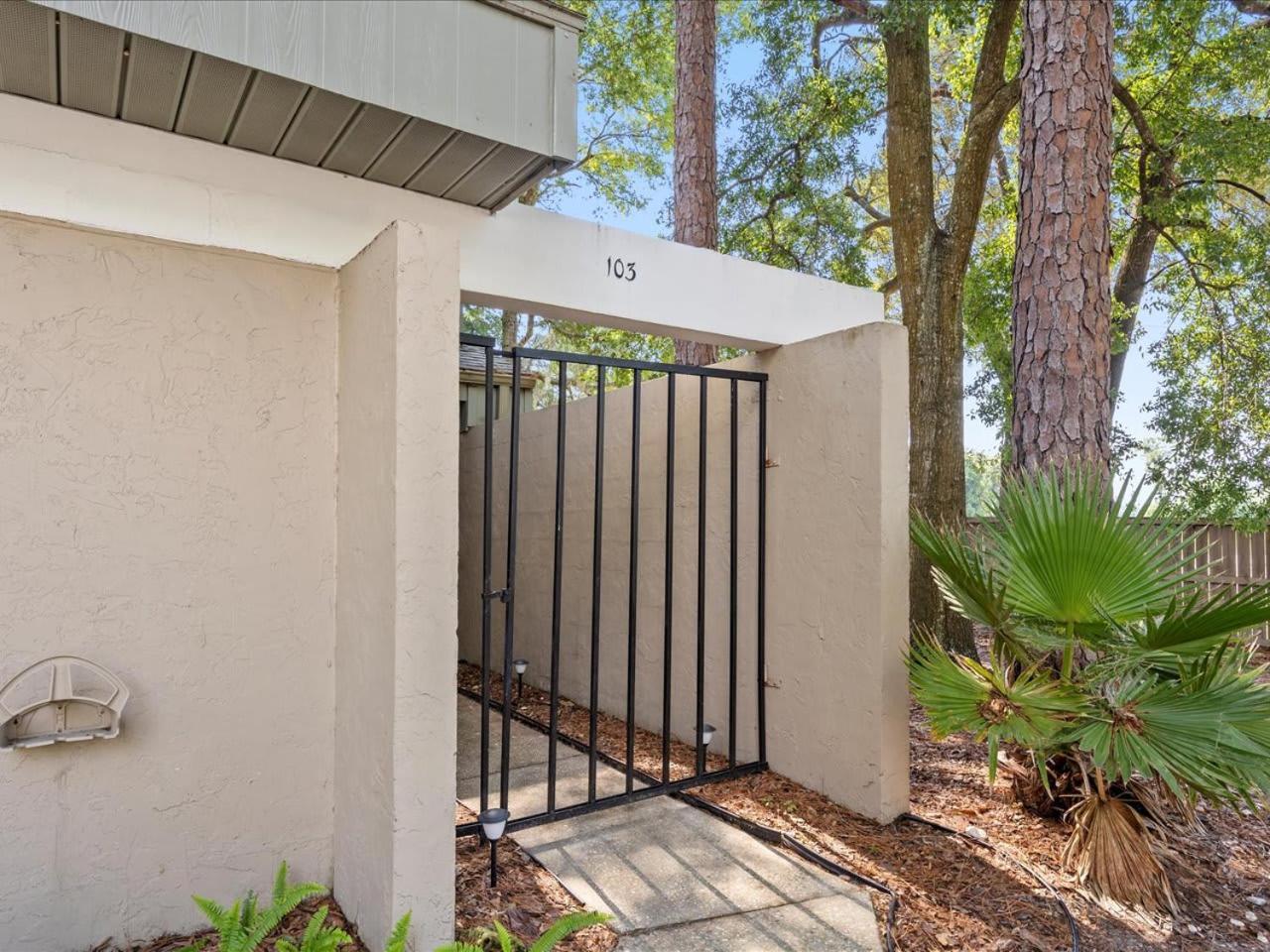 Artist's Tower Townhome Just Renovated W Loft Apartamento Gainesville