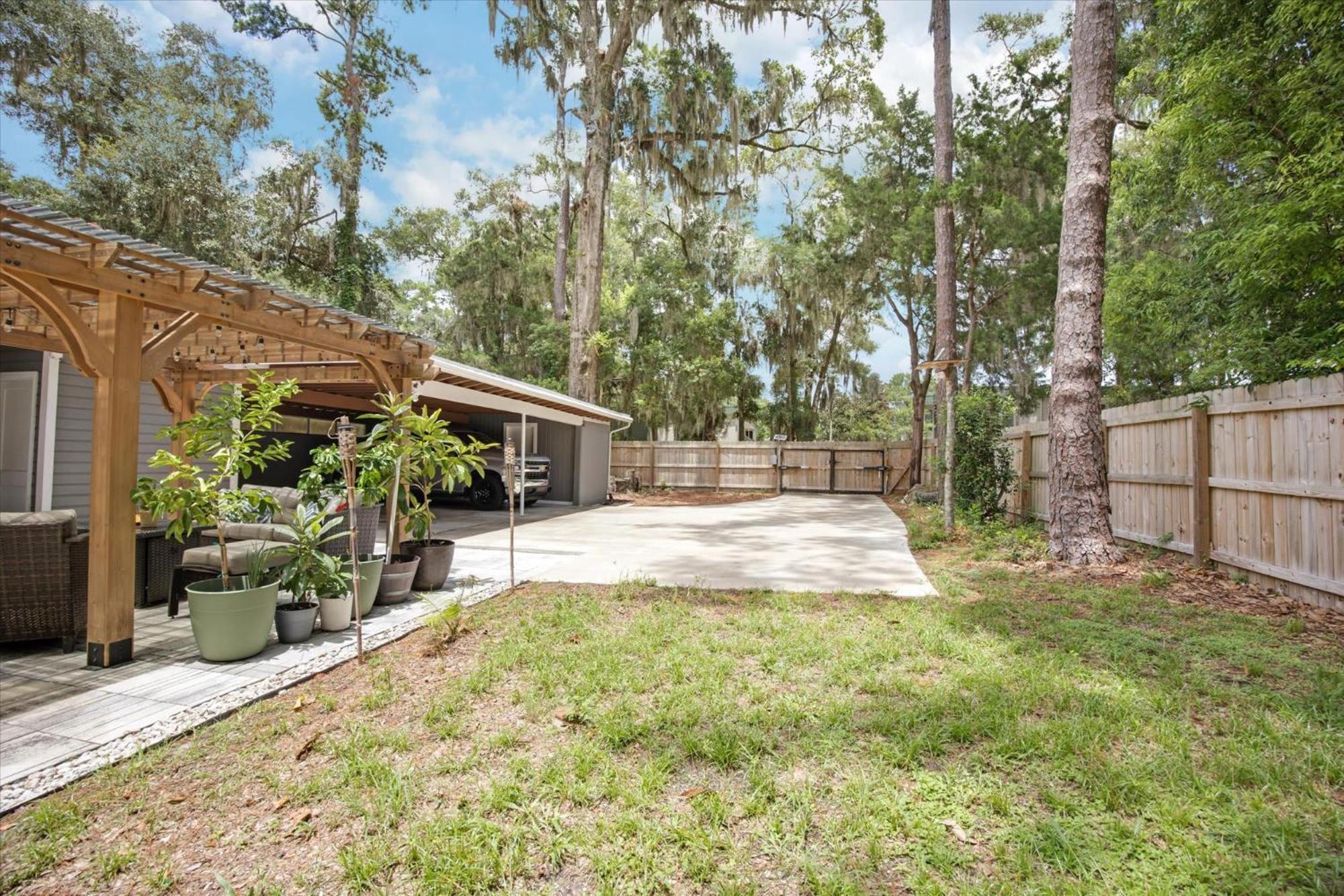 2 Miles To Uf & Dt - Pergola Fire Pit Game