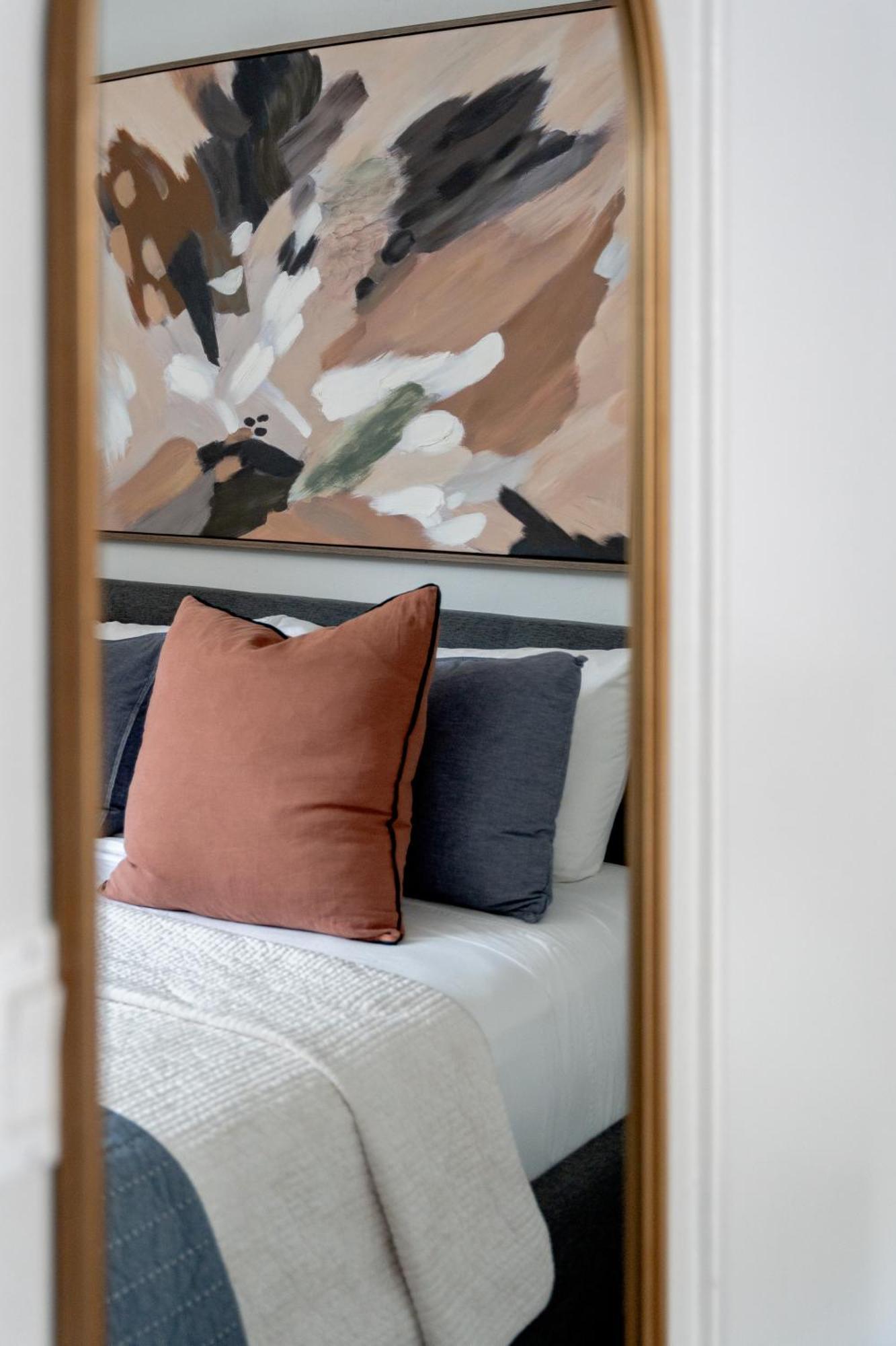 High Design & Coziest Comforts Apartment *