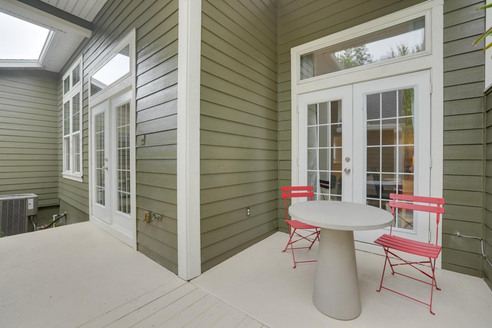 Townhome With Patio Less Than 5 Mi To Uf Campus!