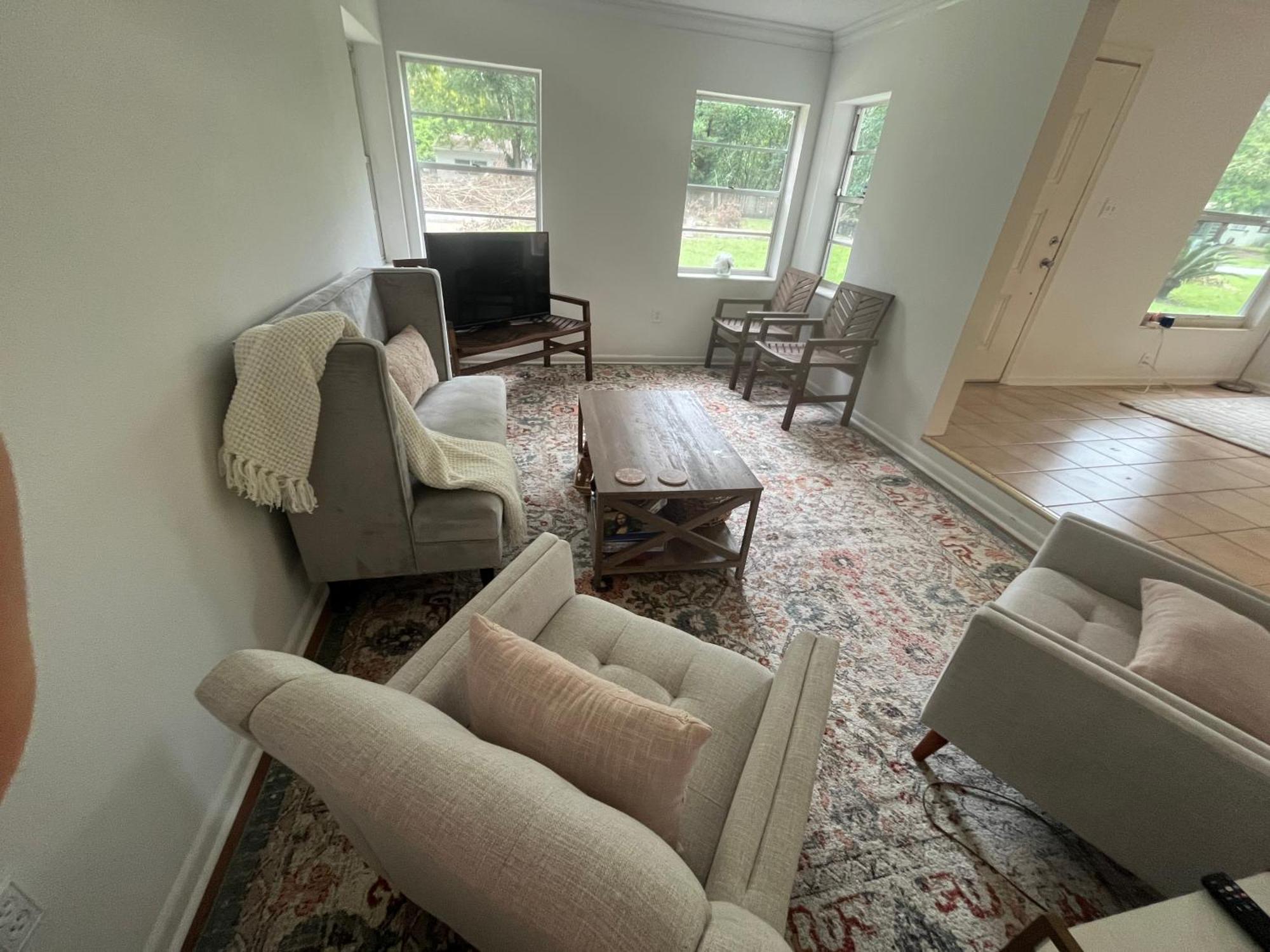 New Renovated Peaceful Mile To Uf Holiday home