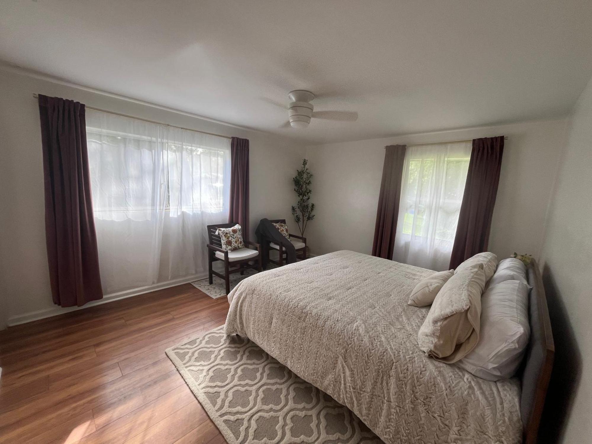 New Renovated Peaceful Mile To Uf Holiday home