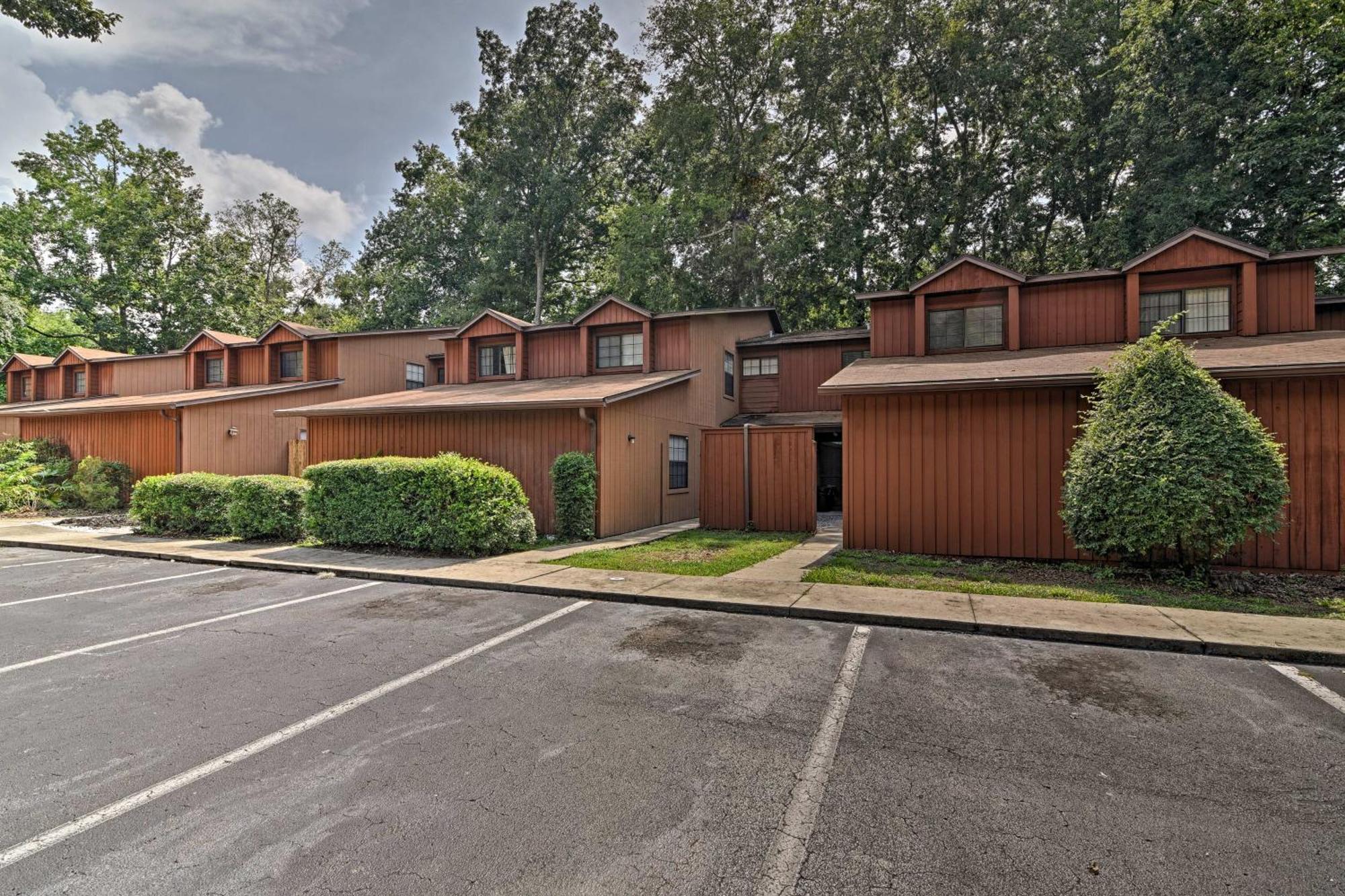 Townhome With Patio About 3 Mi To Uf! Holiday home