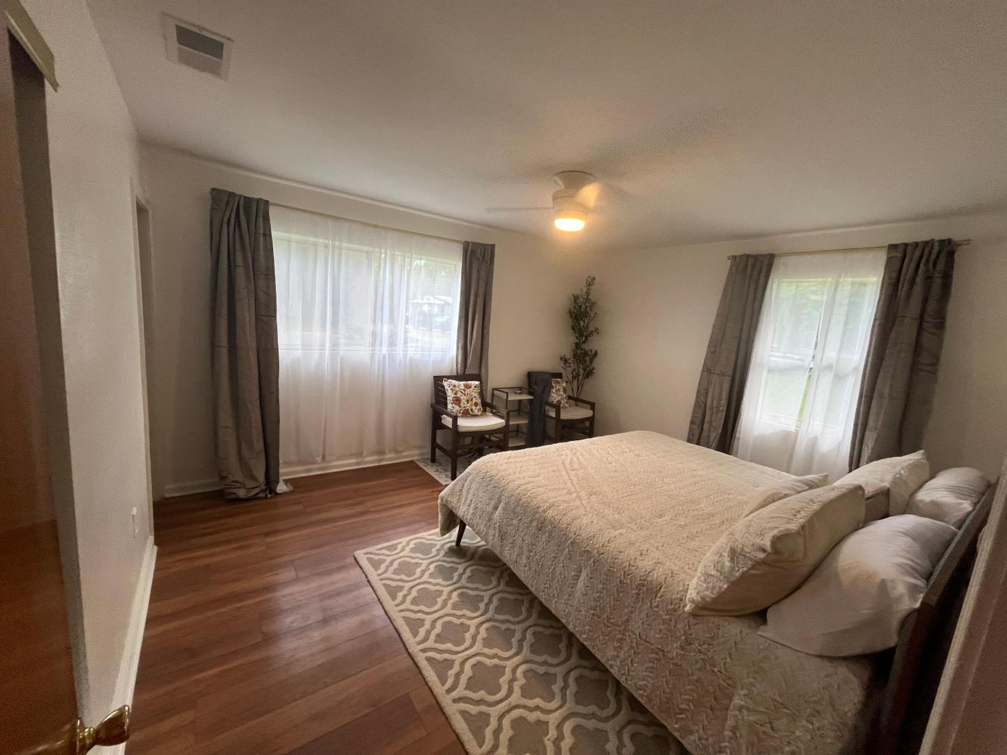 Holiday home New Renovated Peaceful Mile To Uf *