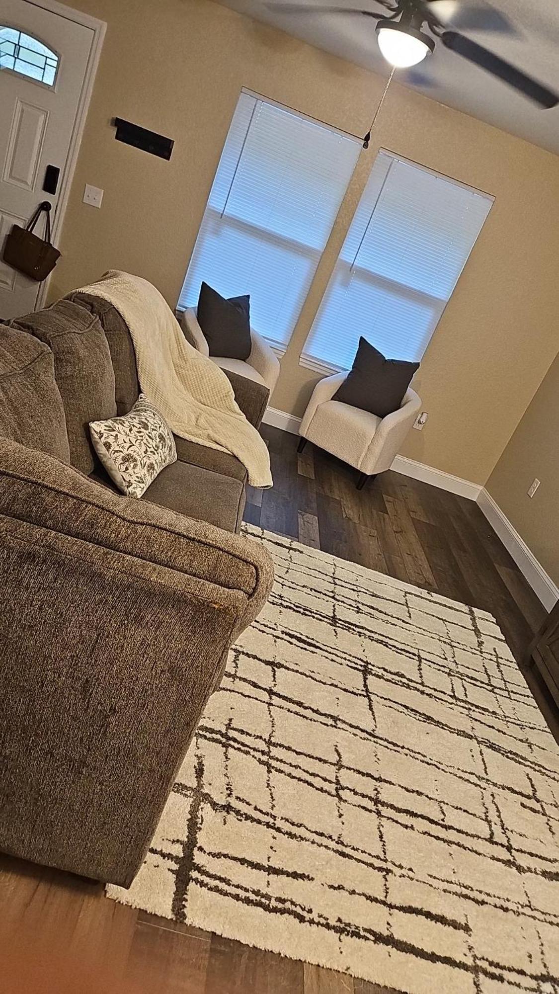 Apartment Posh Pad In *