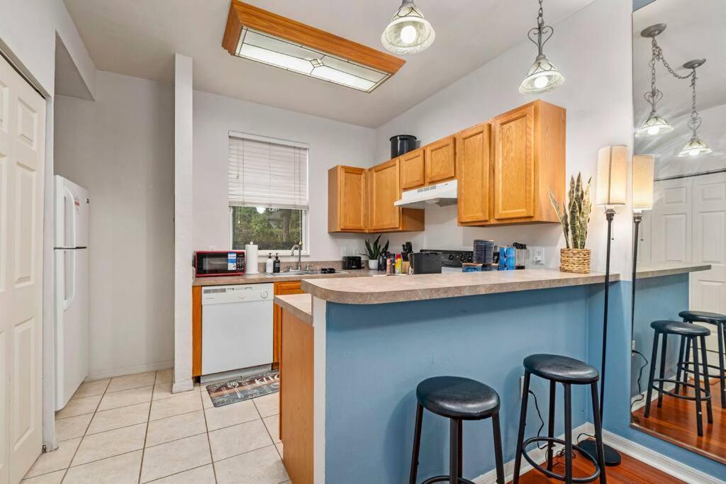 Cozy 2bed 2 And Half Bath Townhome Near Uf Shands Gainesville