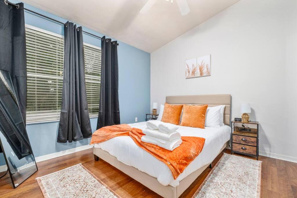 Cozy 2bed 2 And Half Bath Townhome Near Uf Shands