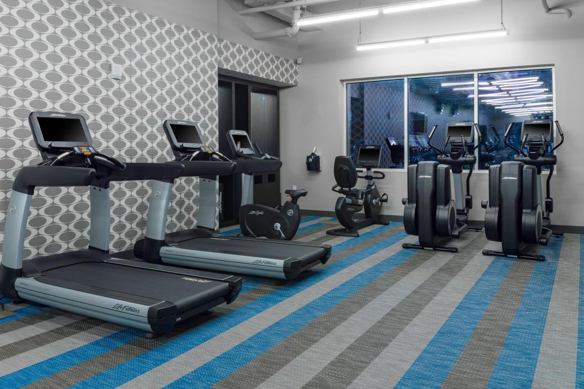 Hotel Aloft Area 3*