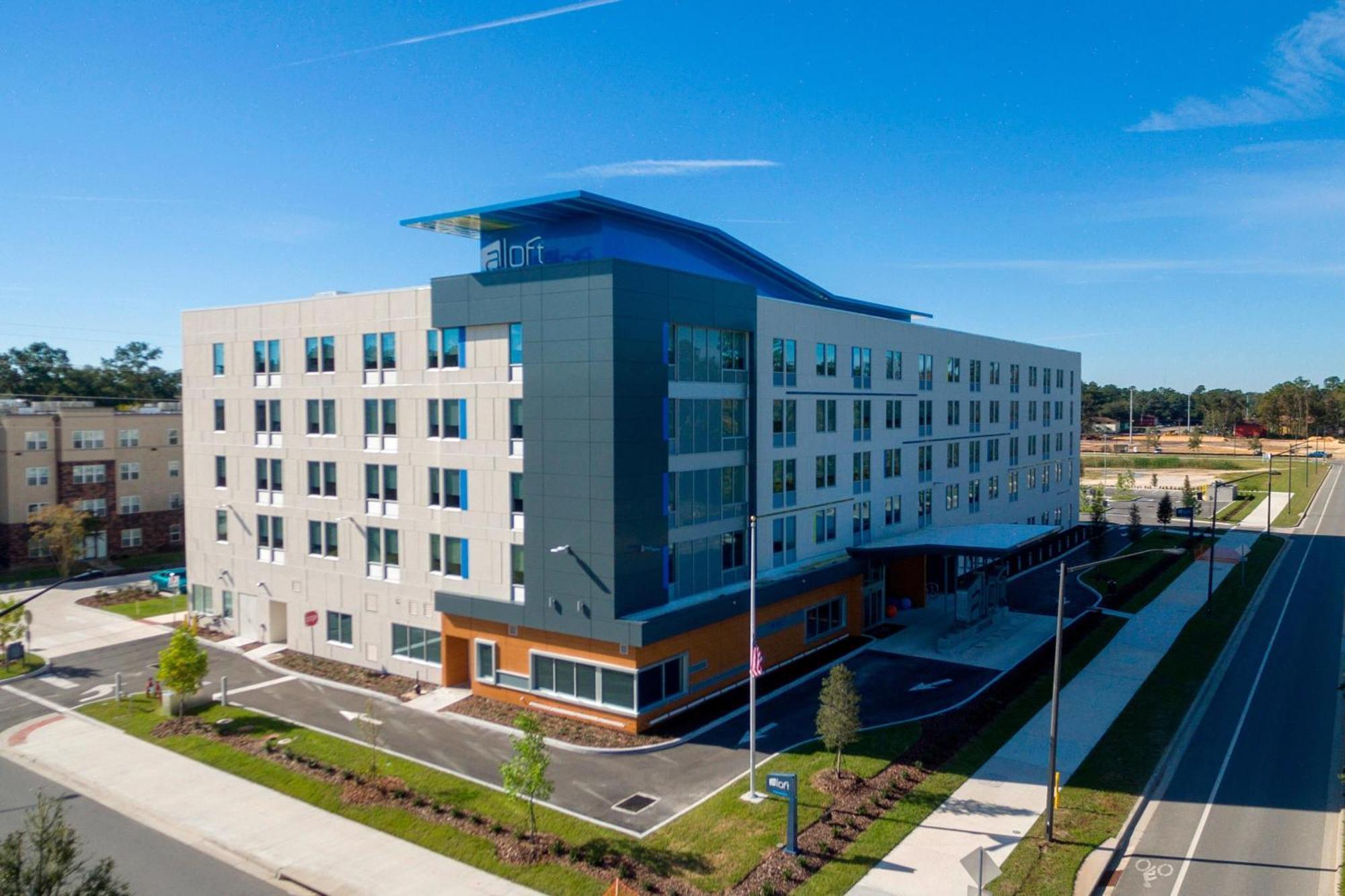 Aloft Area Hotel 3*