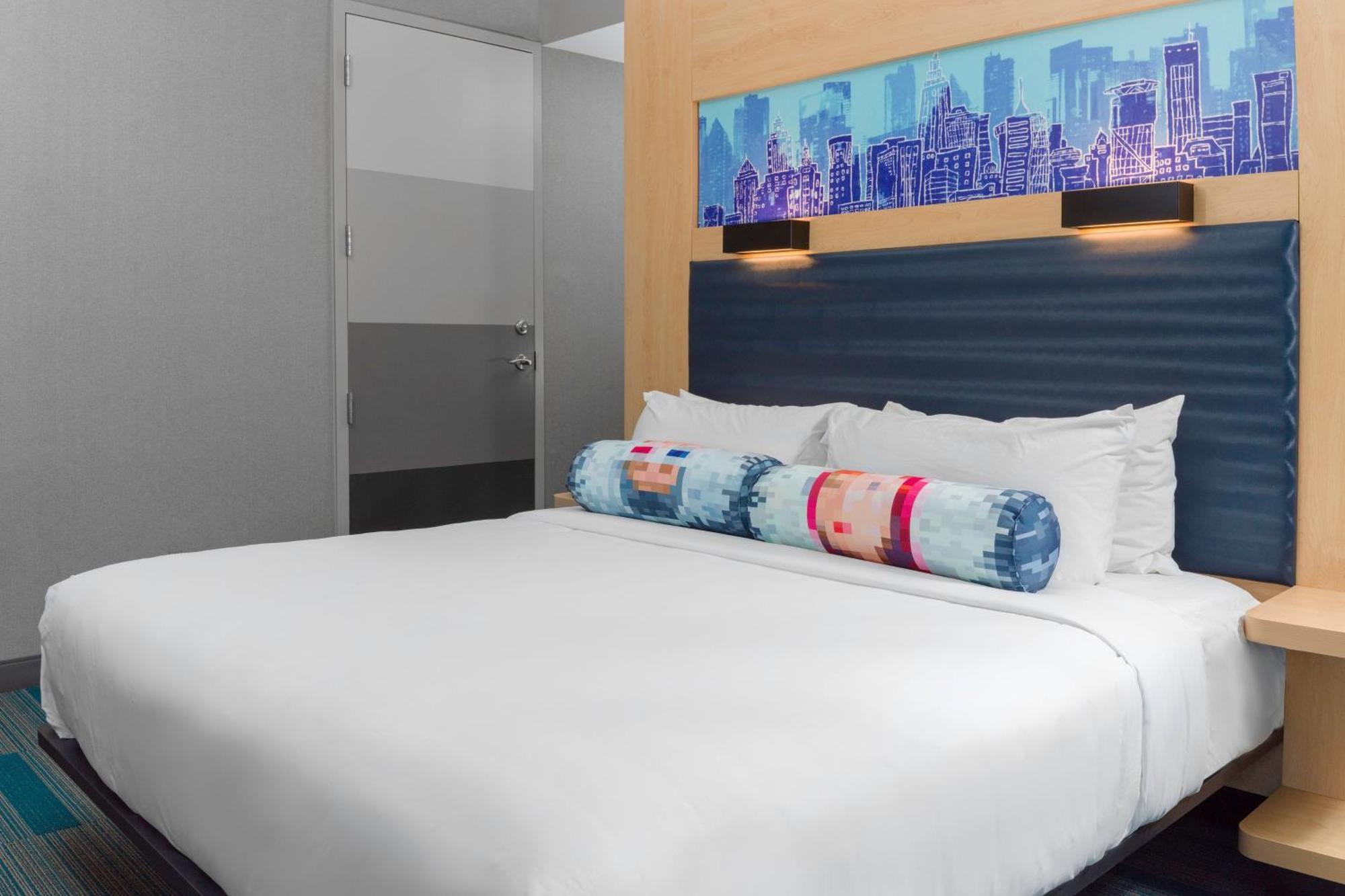Hotel Aloft Area 3*