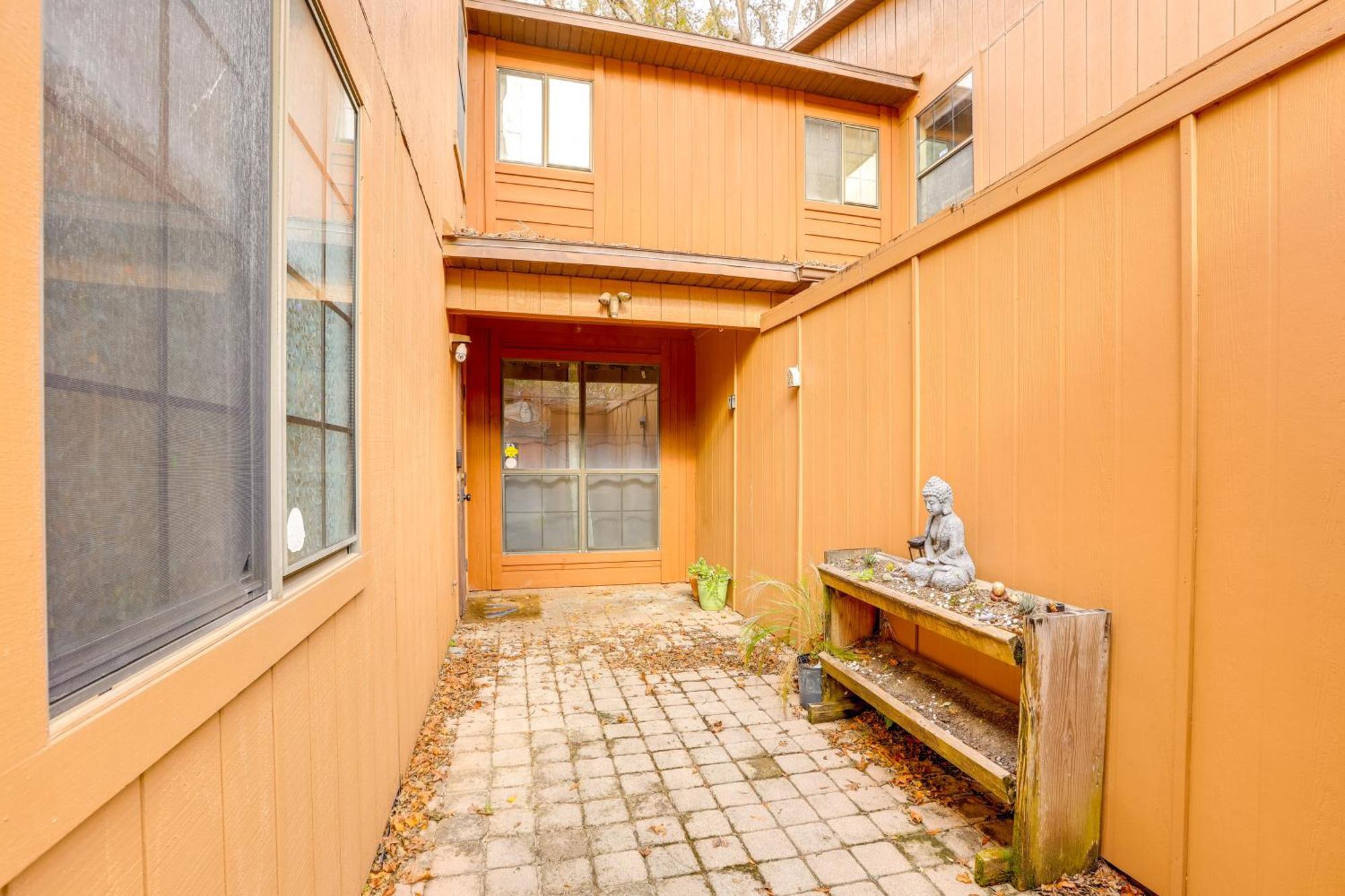 Holiday home 3 Mi To Uf Campus Charming Townhome Gainesville