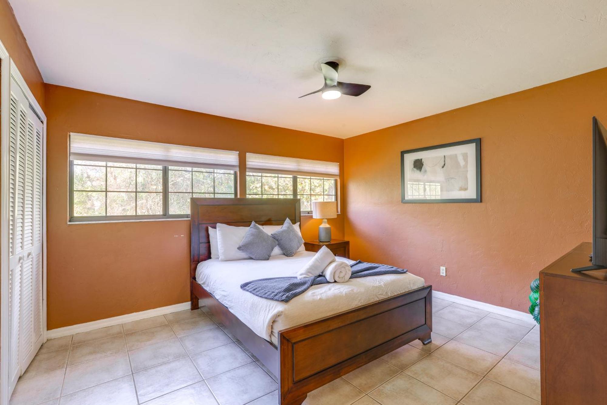 3 Mi To Uf Campus Charming Townhome *