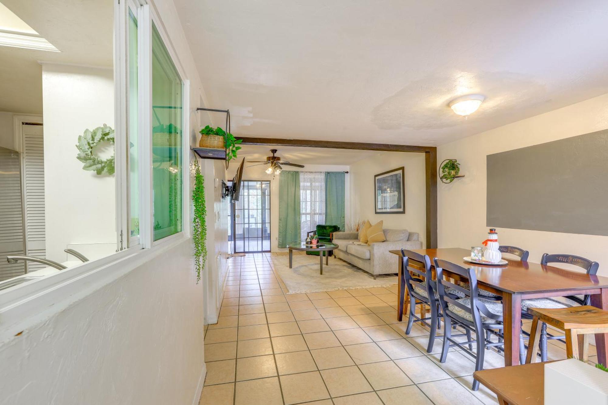 Holiday home 3 Mi To Uf Campus Charming Townhome