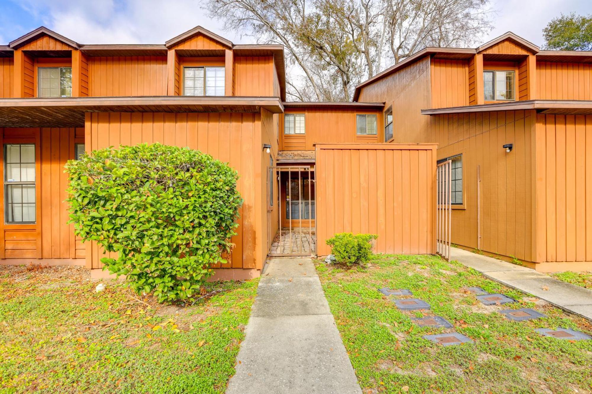 3 Mi To Uf Campus Charming Townhome Holiday home