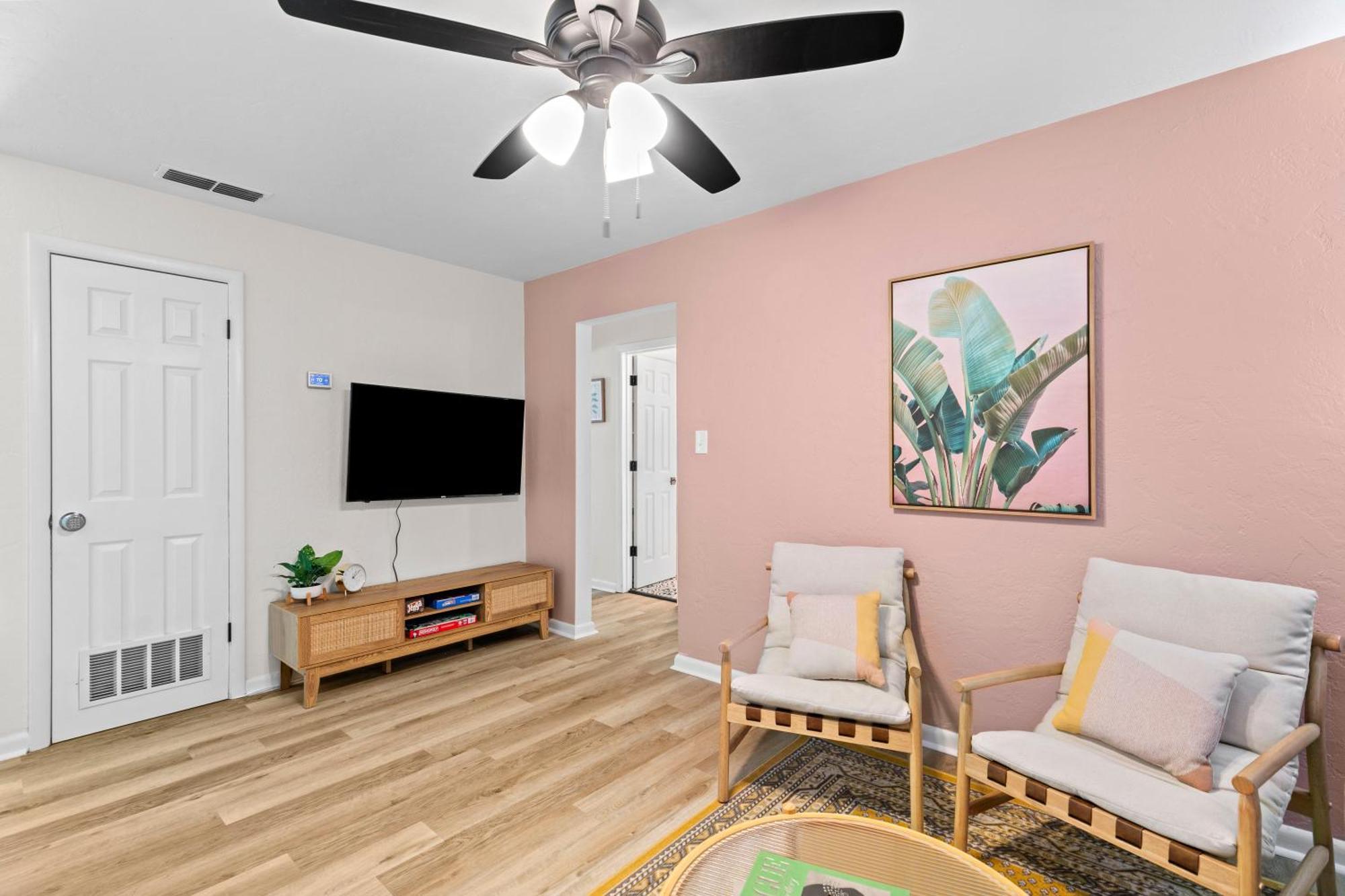 Trendy Near Uf & Downtown Apartment *