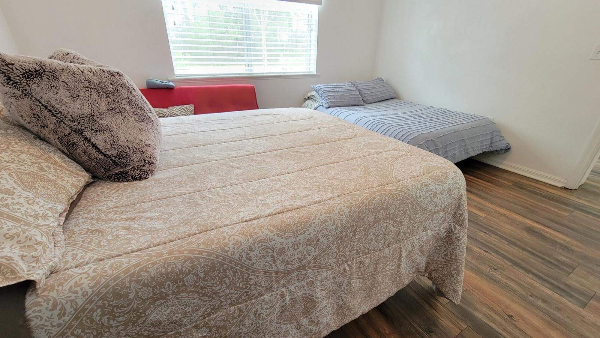 2 Master Near North Florida Regional Med, Uf Health, & Mall *