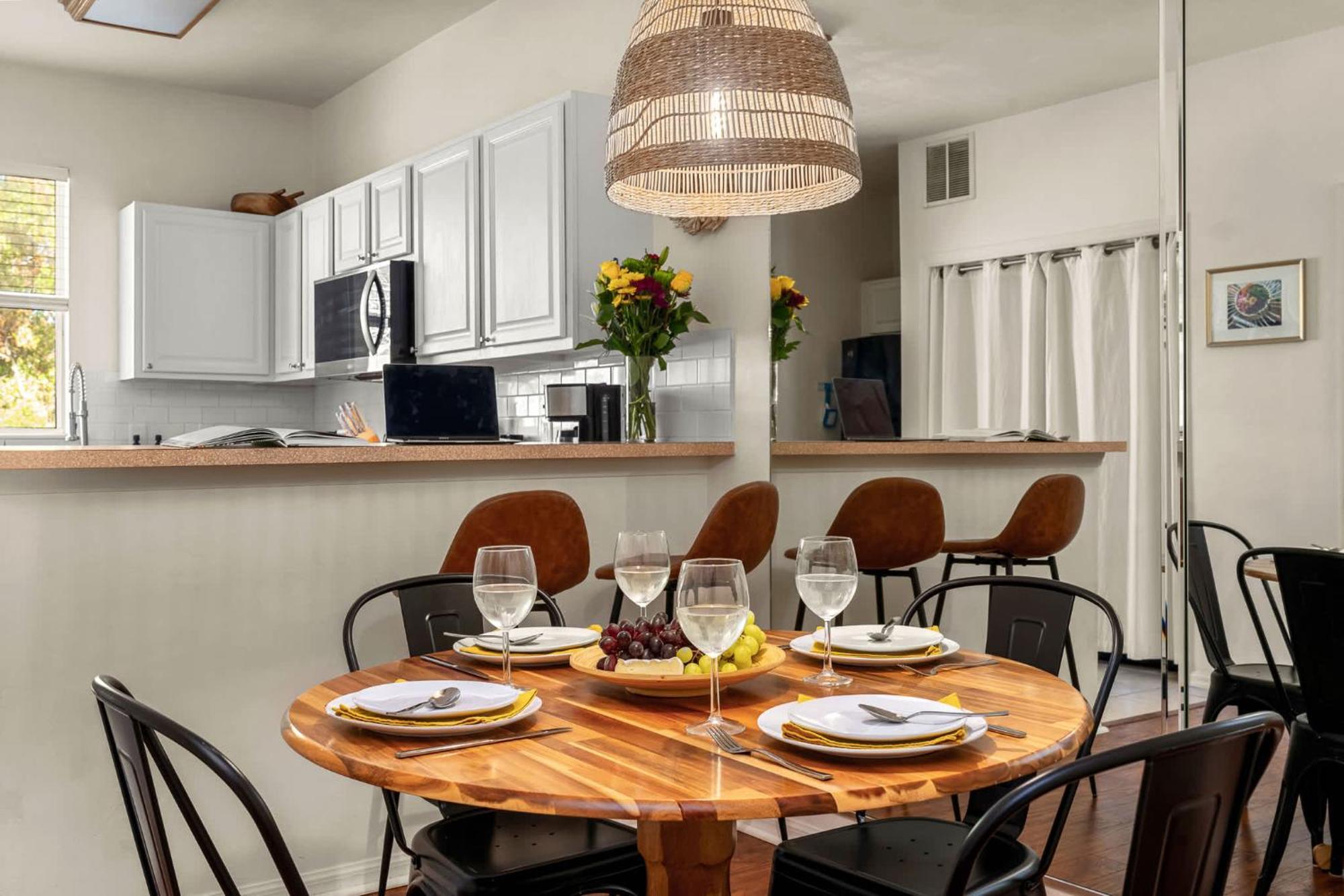 Bali Bliss Updated & Well-appointed Holiday home Gainesville