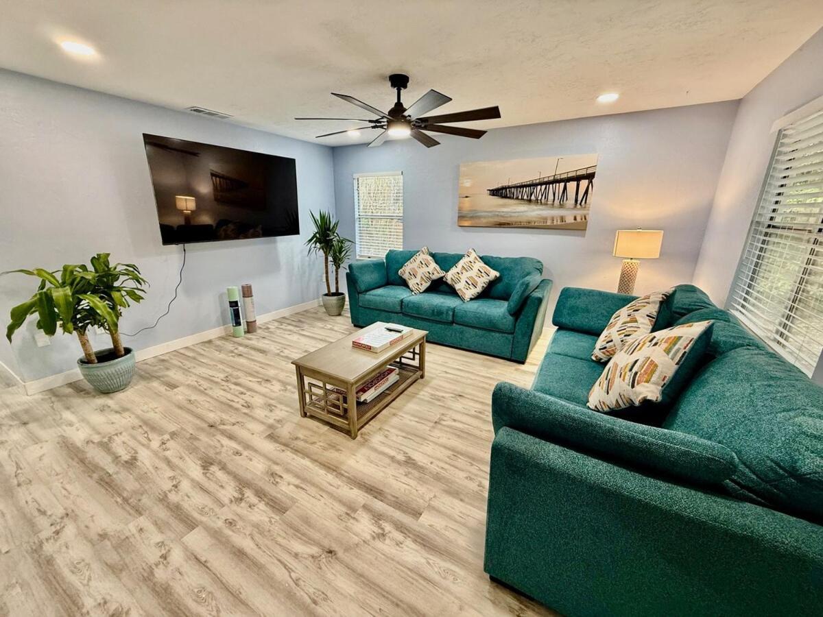 Heart Of Gnv With King Beds Villa