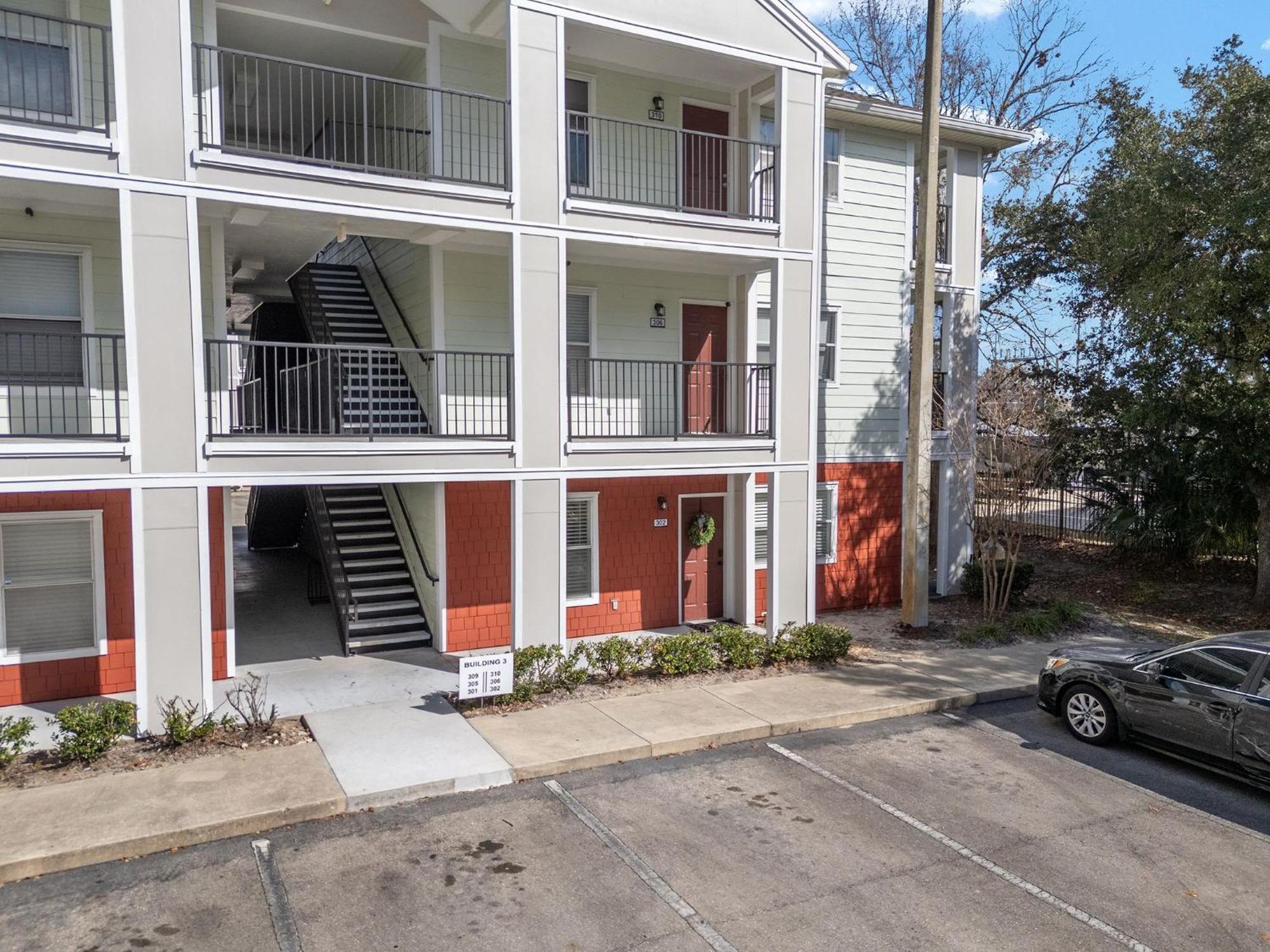 Apartment Cozy Uf - Near Shands Uf Va On Archer Road ! *