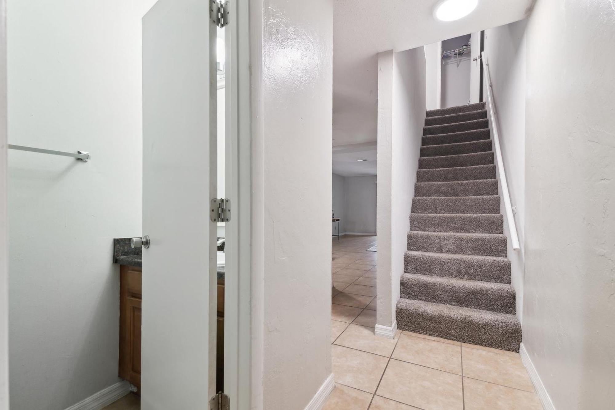 Sweetwater 7c I Beautiful 2bd I Free Parking Apartment