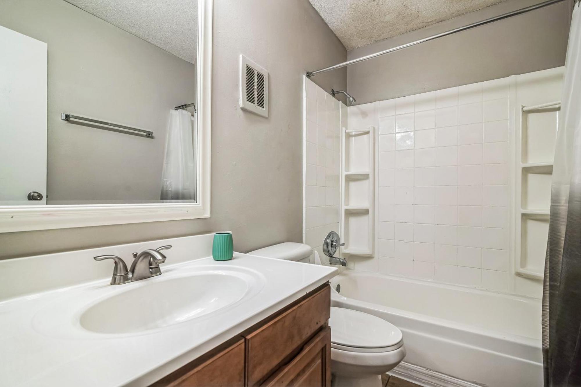 Sweetwater 7c I Beautiful 2bd I Free Parking *