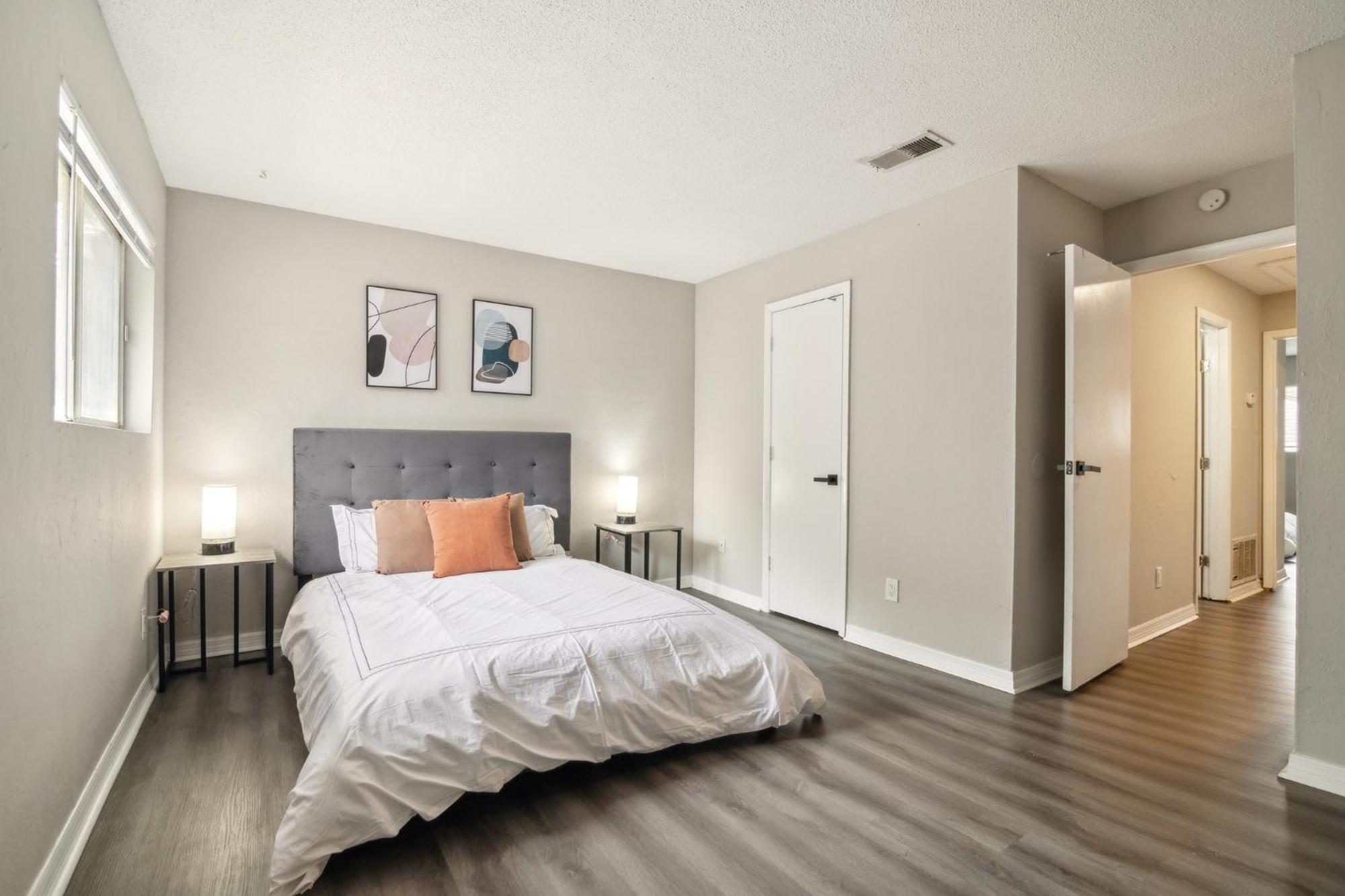 Sweetwater 8e I Beautiful 2bd I Free Parking *