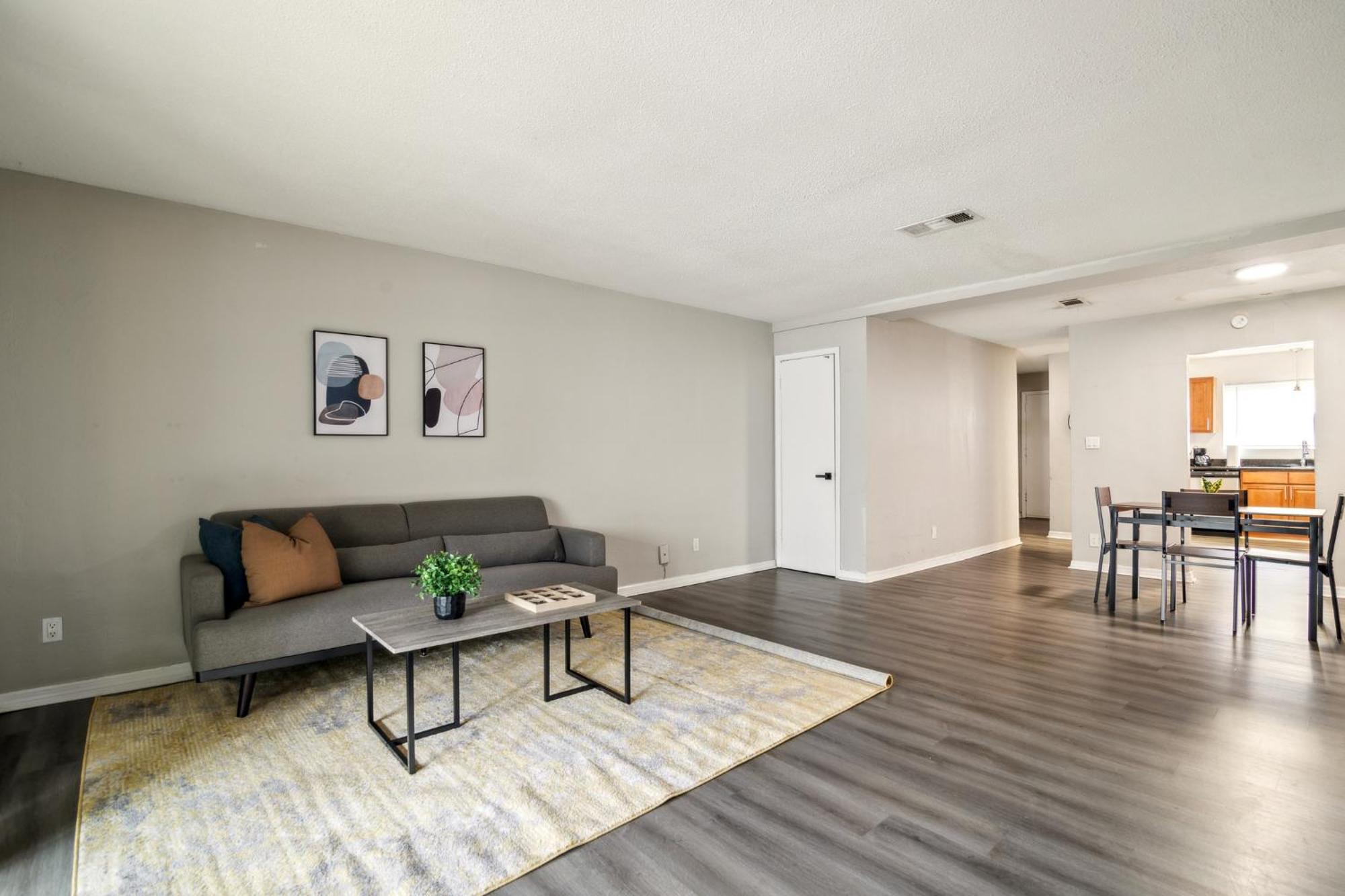 Sweetwater 8e I Beautiful 2bd I Free Parking Apartment Gainesville