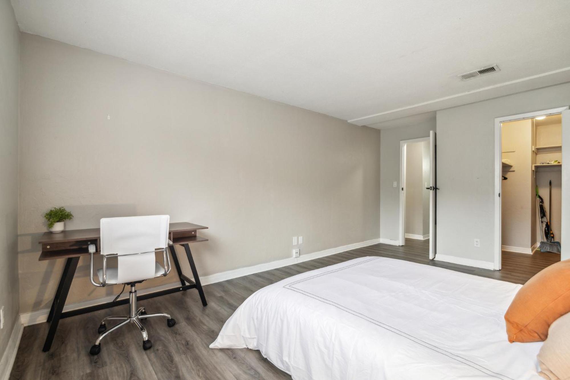 Sweetwater 5b I Beautiful 1bd I Free Parking
