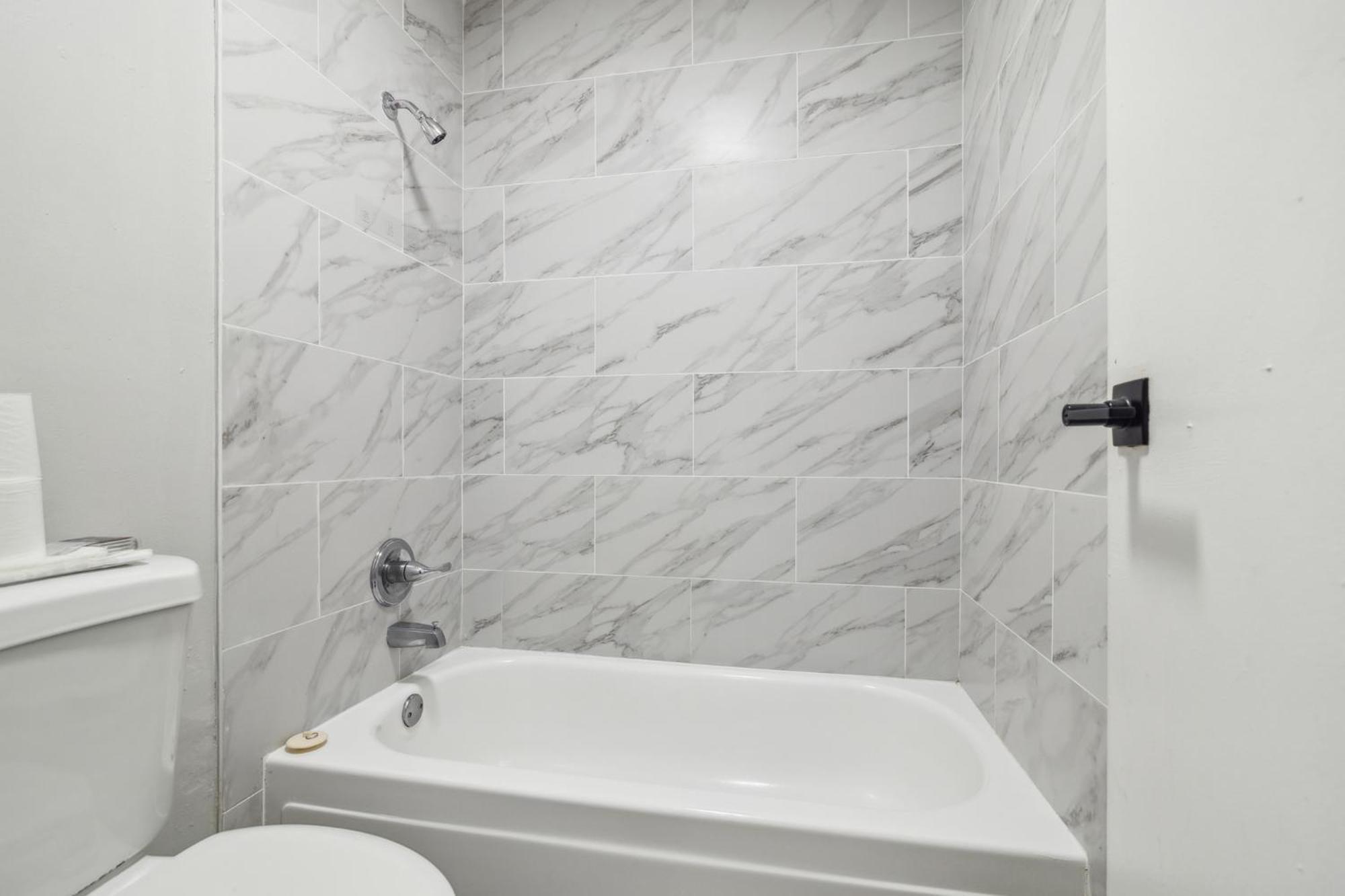Sweetwater 5b I Beautiful 1bd I Free Parking Gainesville
