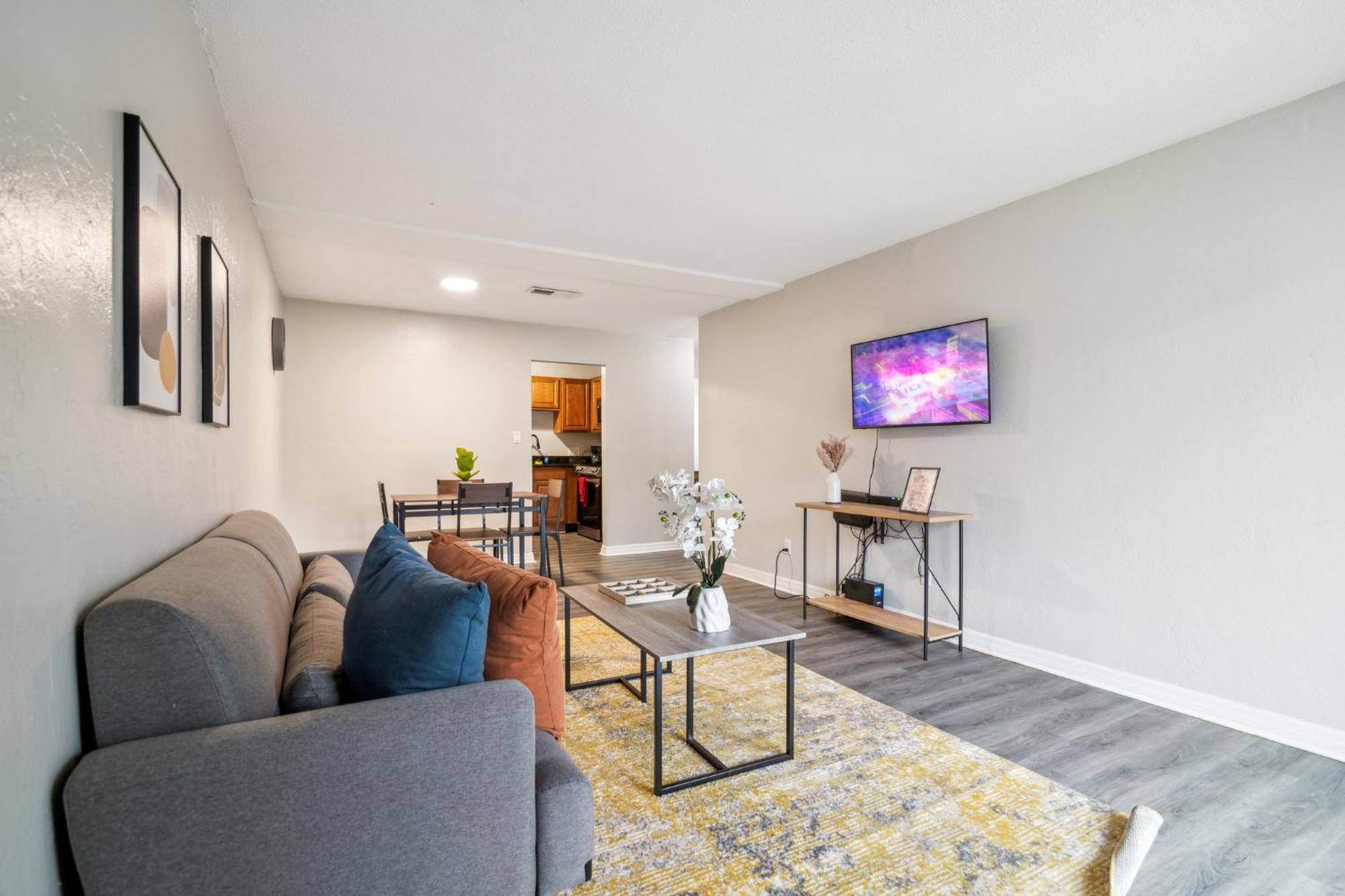 Sweetwater 5b I Beautiful 1bd I Free Parking Apartment Gainesville