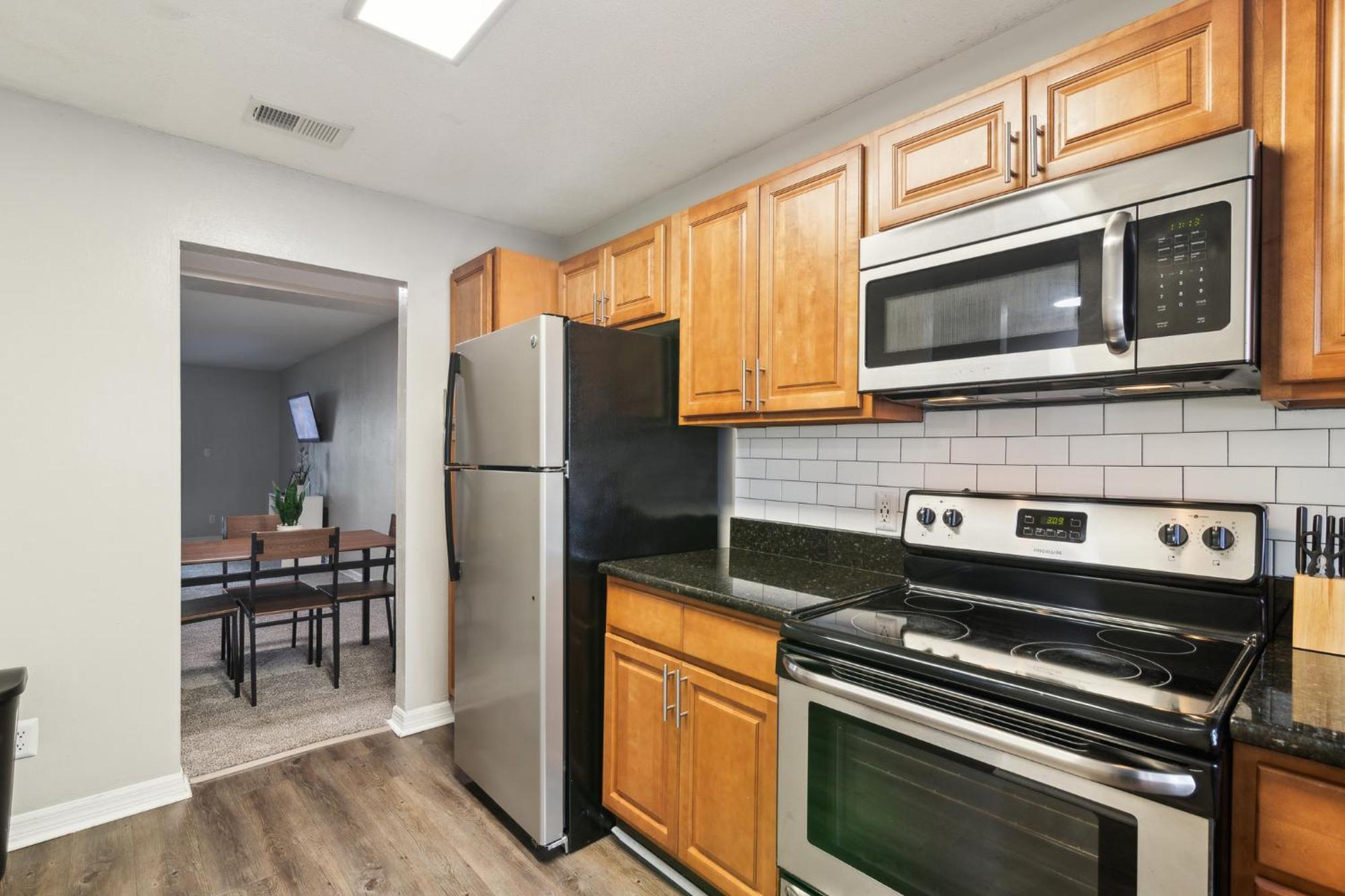 Sweetwater 26d I Beautiful 2bd I Free Parking Apartment *
