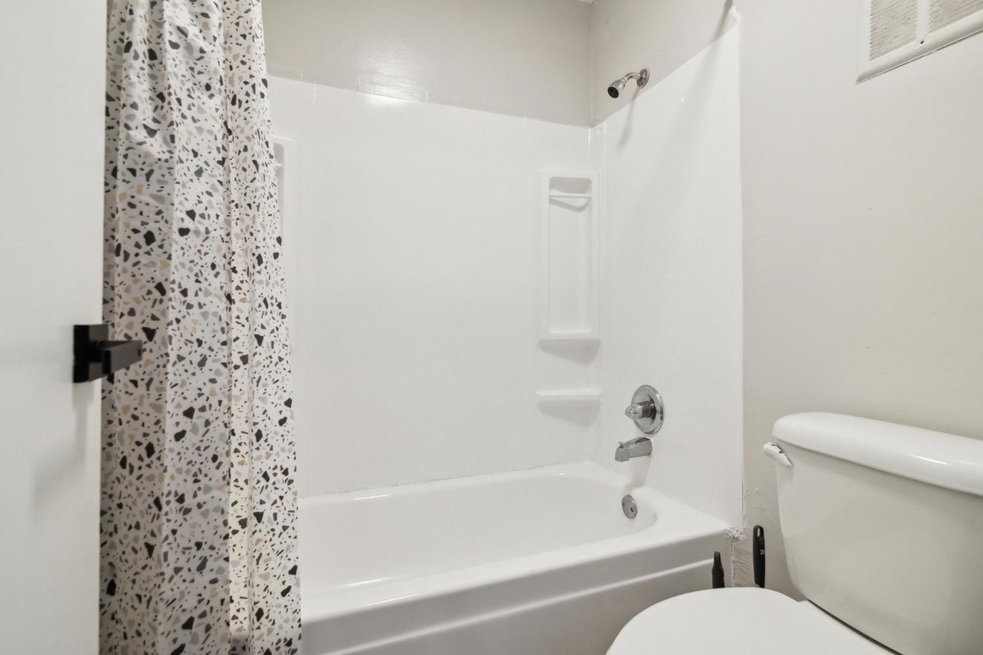 Sweetwater 24a I Beautiful 1bd I Free Parking Apartment Gainesville