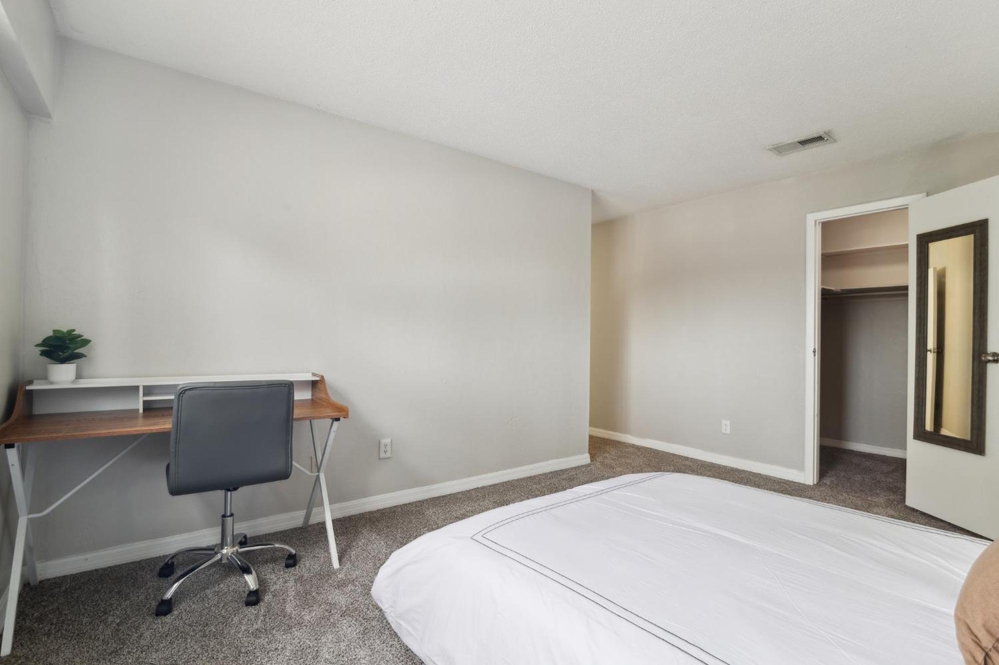 Sweetwater 19h I Beautiful 3bd I Free Parking Apartment *