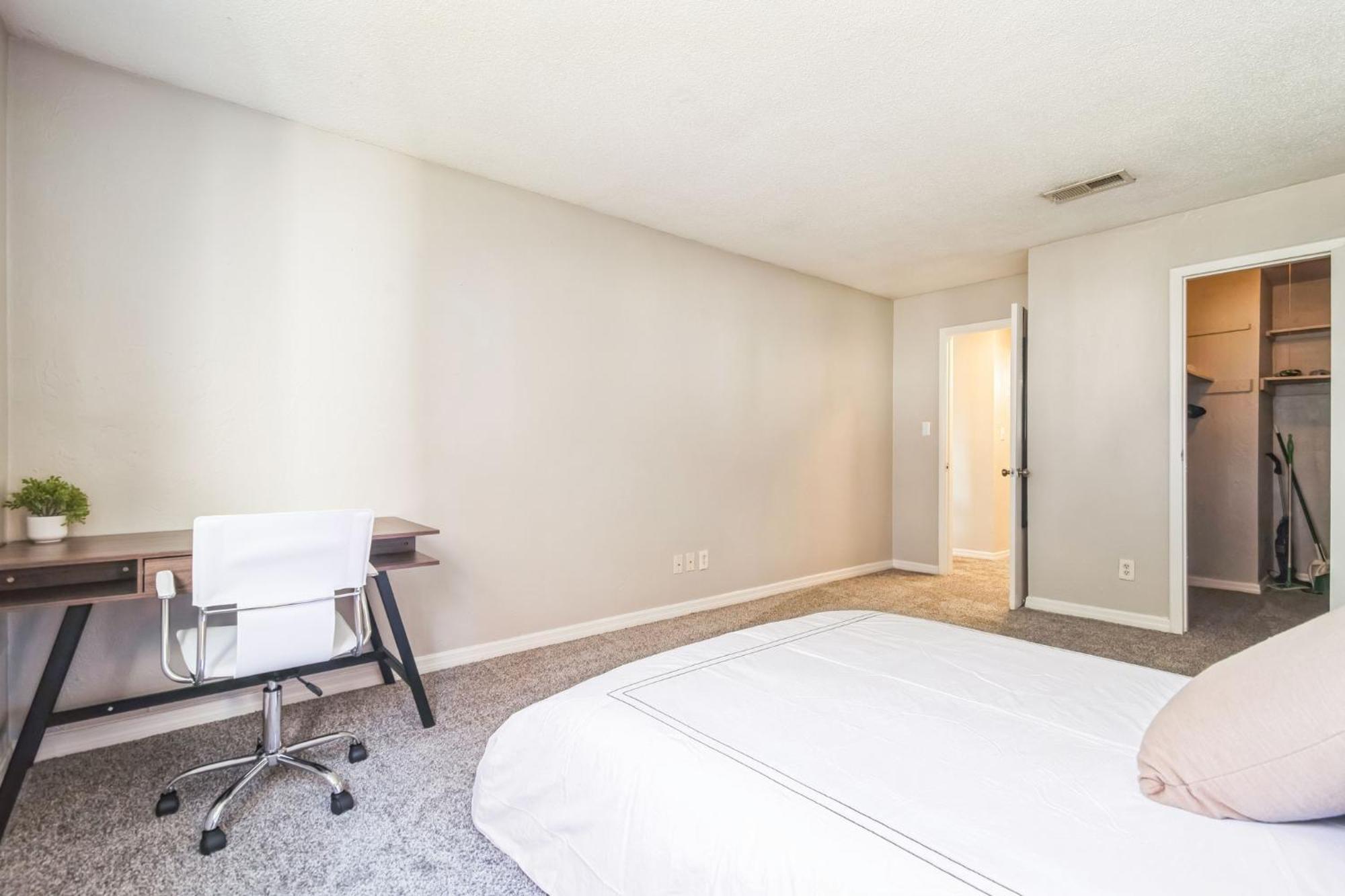 Sweetwater 4f I Beautiful 1bd I Free Parking Apartment