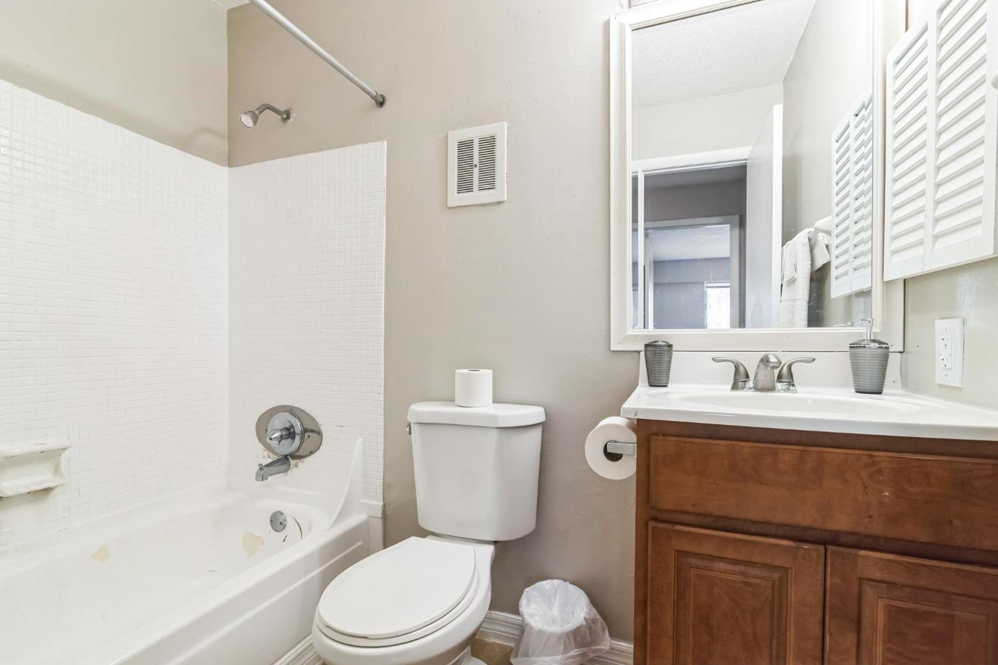 Sweetwater 19h I Beautiful 3bd I Free Parking * Gainesville