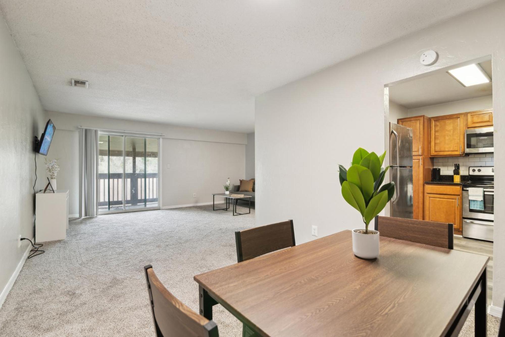 Sweetwater 19h I Beautiful 3bd I Free Parking Apartment Gainesville