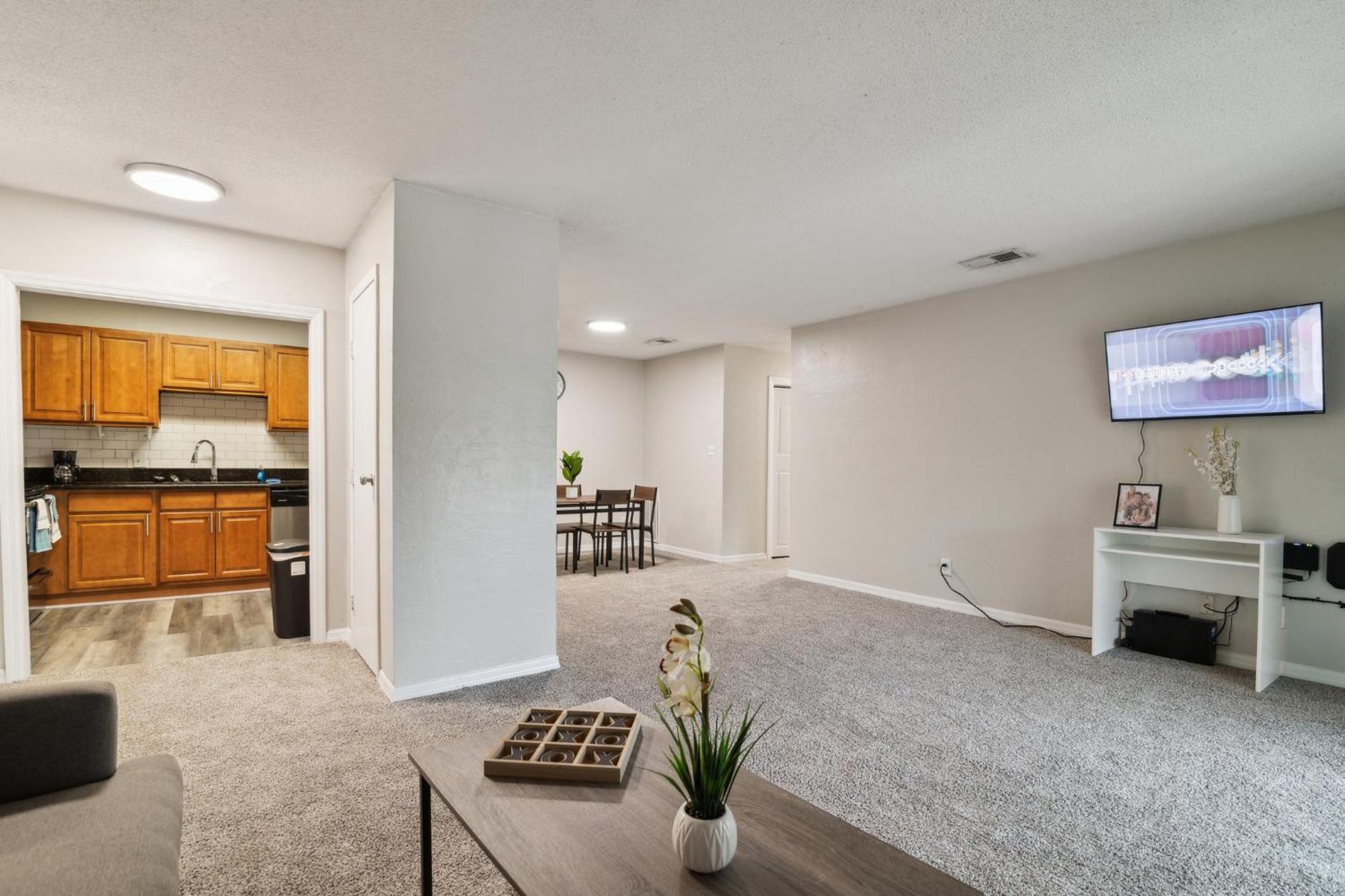 Sweetwater 19h I Beautiful 3bd I Free Parking Apartment