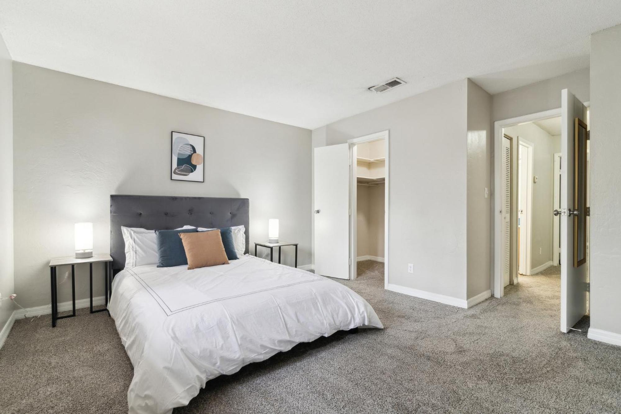 Sweetwater 26d I Beautiful 2bd I Free Parking Apartment Gainesville