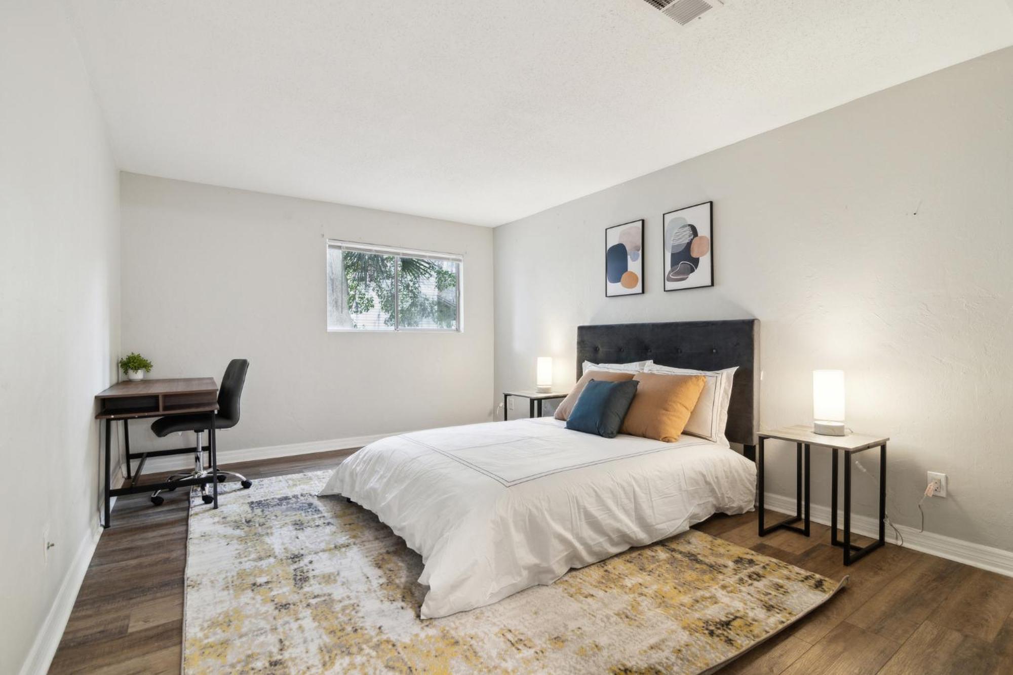 Sweetwater 24a I Beautiful 1bd I Free Parking Gainesville