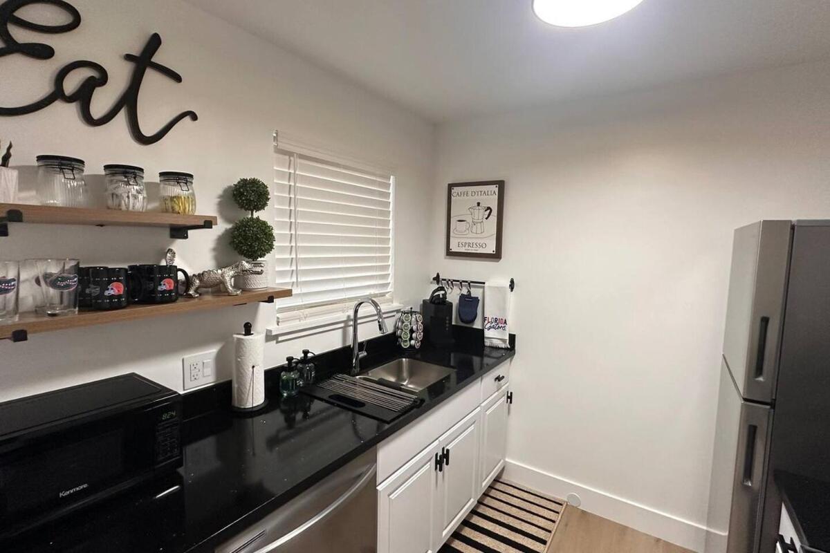 Apartment Newly Remodeled Condo - Near Uf, Shands & Va !