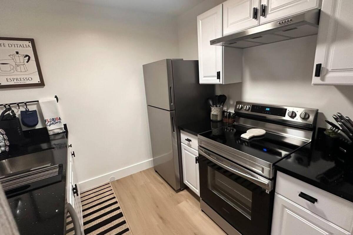 Newly Remodeled Condo - Near Uf, Shands & Va !