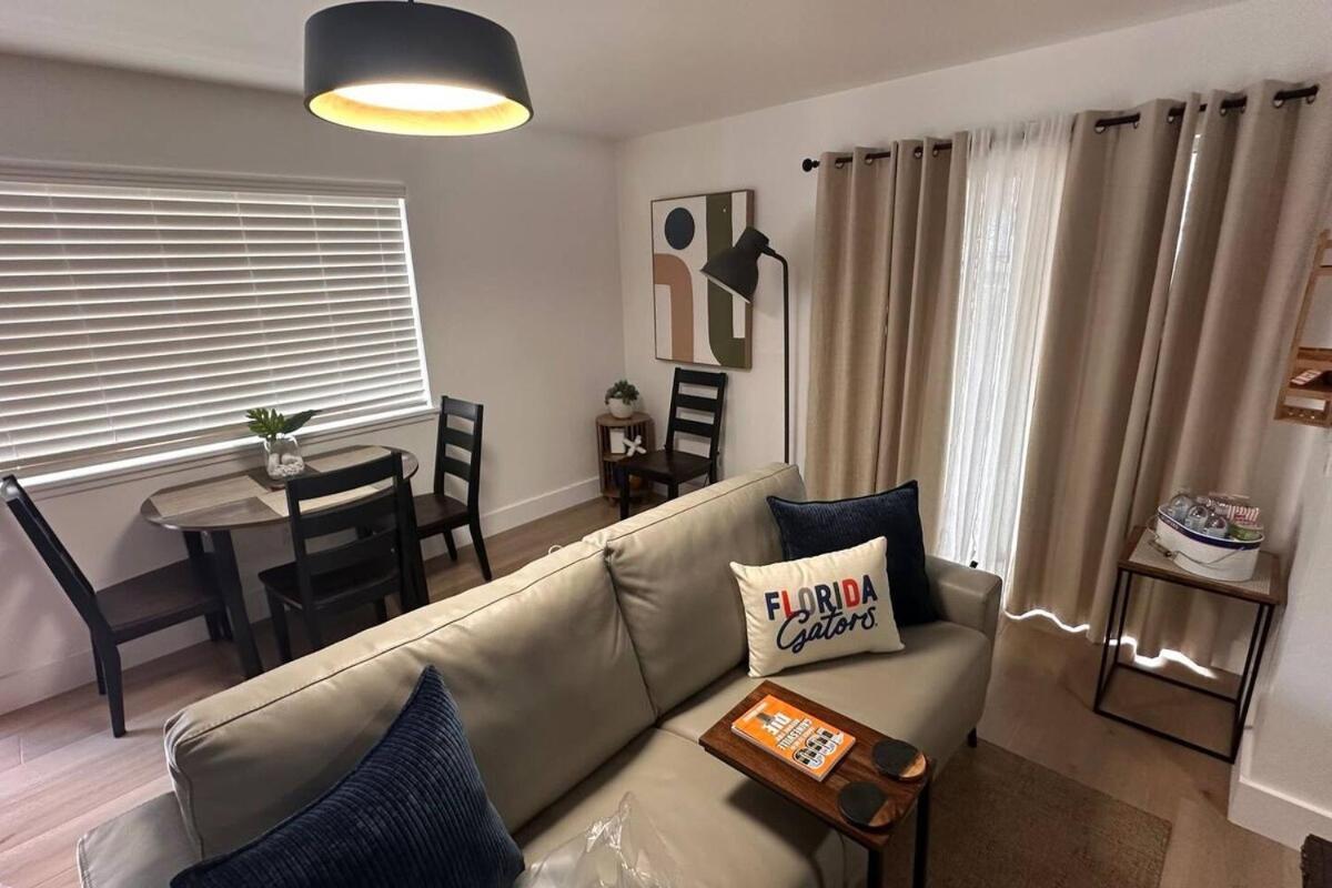 Apartment Newly Remodeled Condo - Near Uf, Shands & Va ! *