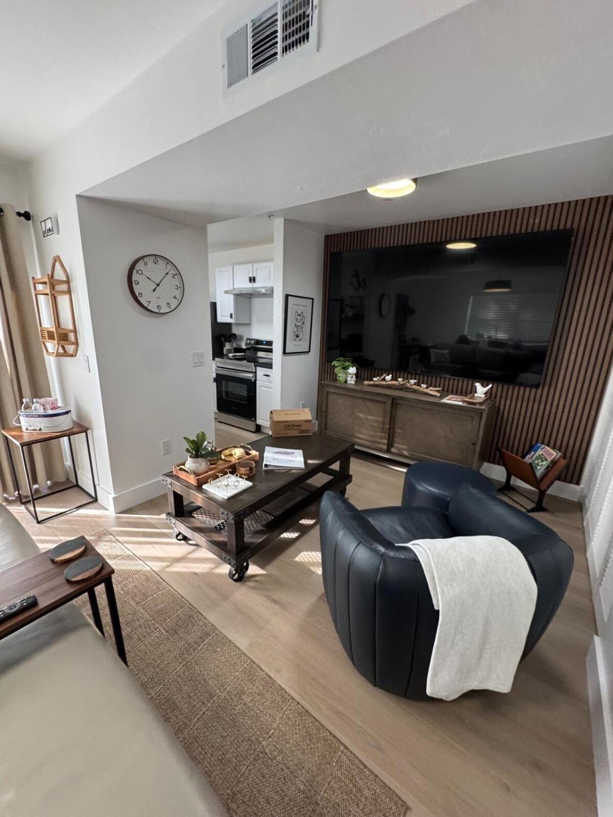 Newly Remodeled Condo - Near Uf, Shands & Va ! *