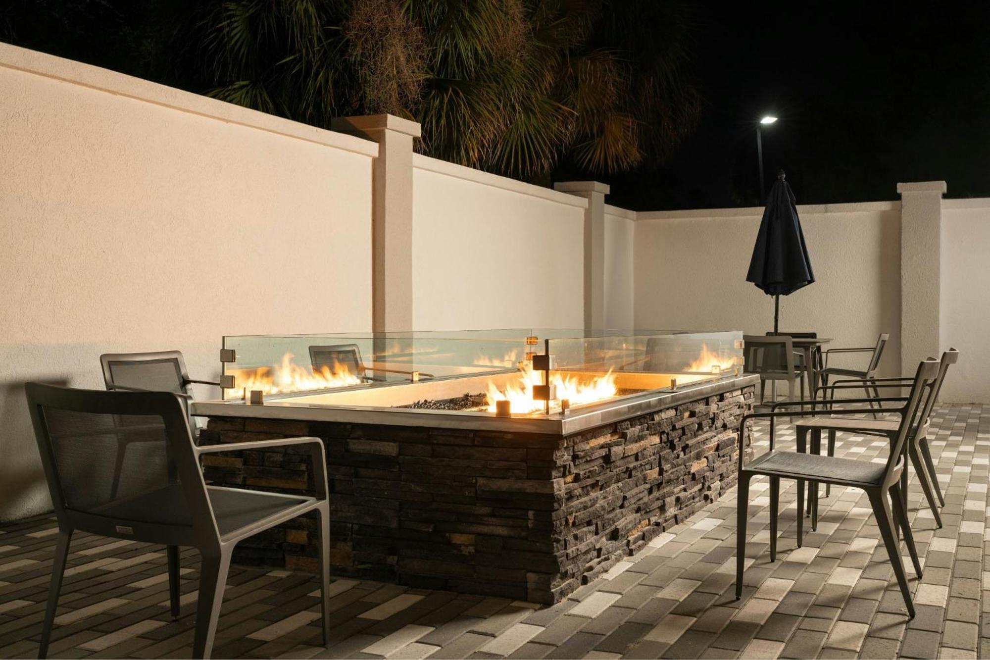 Courtyard By Marriott Fl Hotel