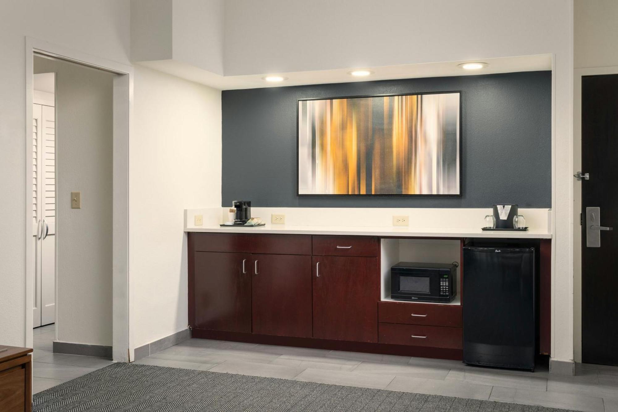 Courtyard By Marriott Fl Hotel